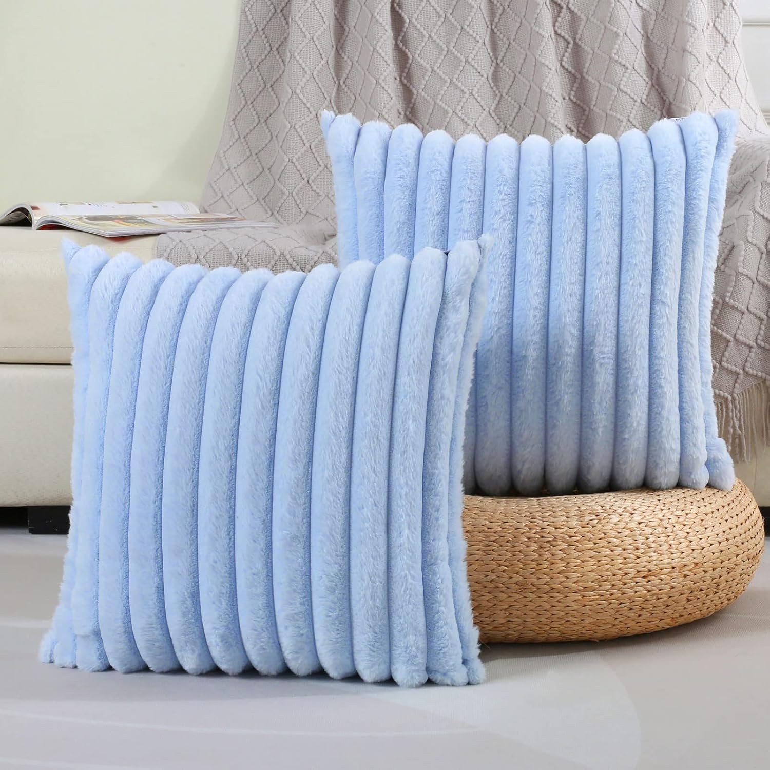 FUTEI – Juego de 2 fundas de almohada decorativas con rayas de color azul claro, 26 x 26 pulgadas, cuadradas y primaverales, piel sintética de