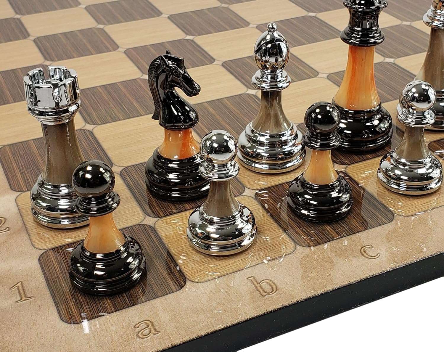 Staunton – Juego de ajedrez de plástico cromado y negro para hombre, 3 12 pulgadas, tamaño King con tablero de color rústico de 17 pulgadas