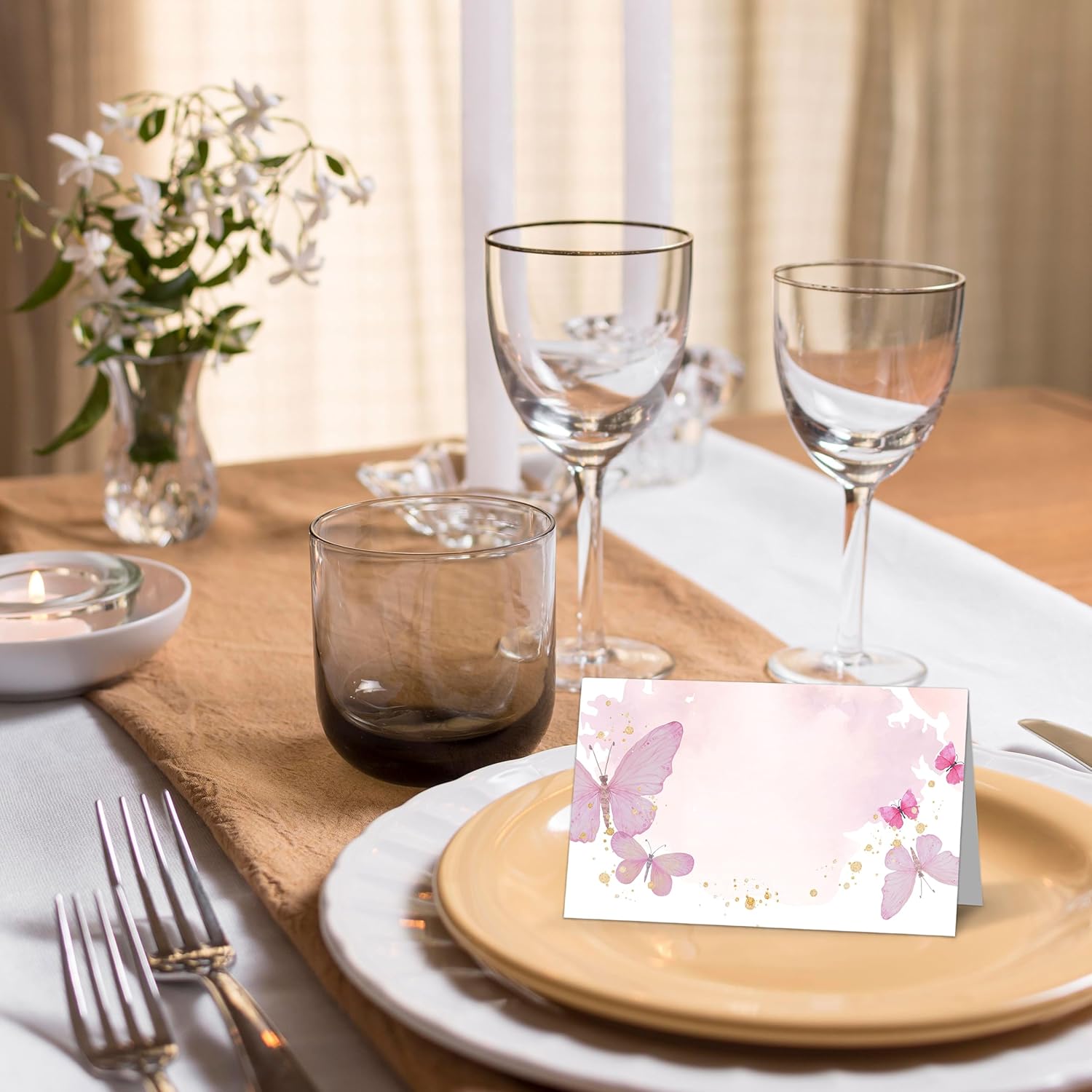 Tarjetas de lugar de mariposa para colocar la mesa, 25 tarjetas de lugar con nombre de media pliegue, tarjetas de estilo de tienda de campaña rosa