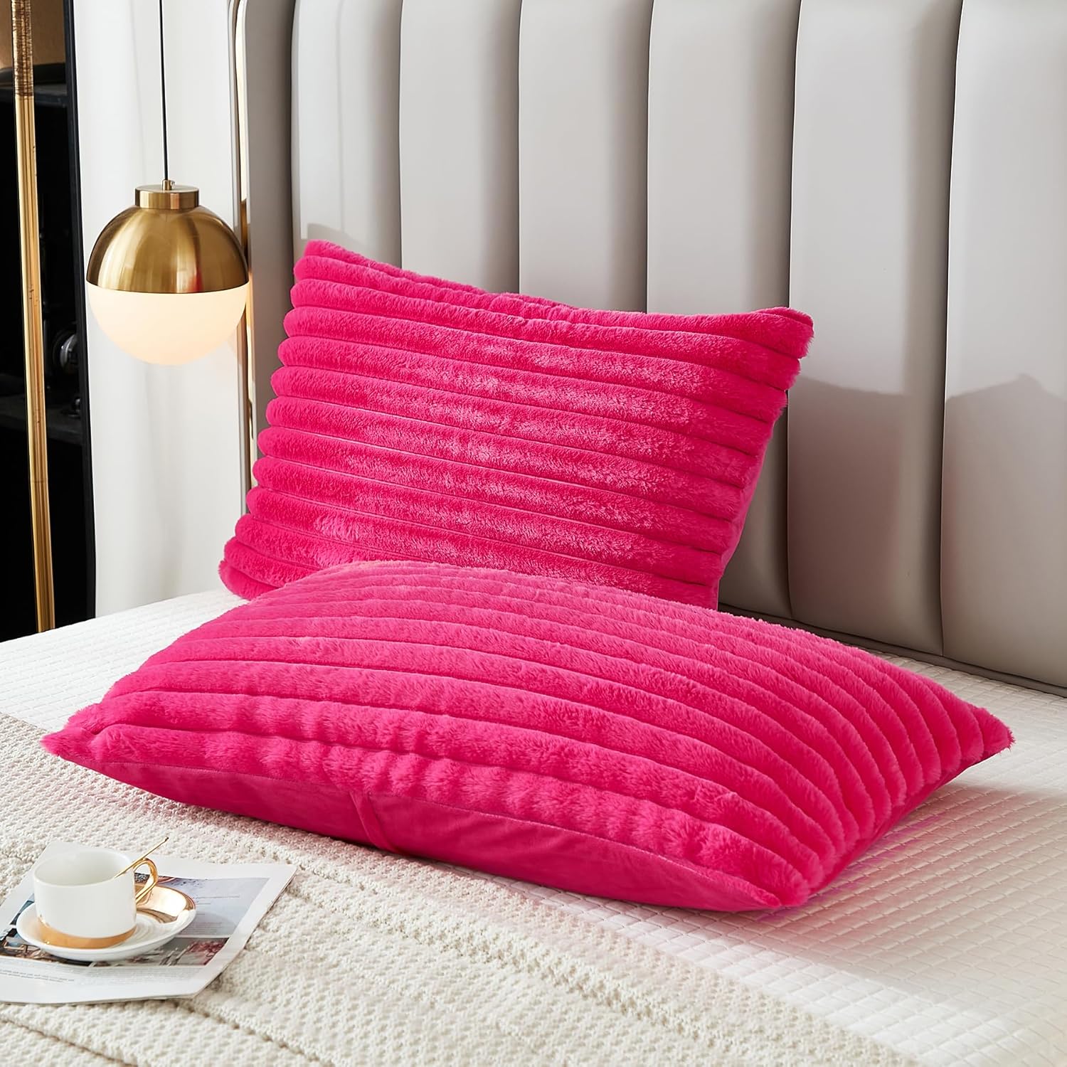 Uhamho Juego de 2 fundas de almohada para cama tamaño Queen, fundas de almohada lumbares rectangulares de pelo sintético de conejo a rayas y parte