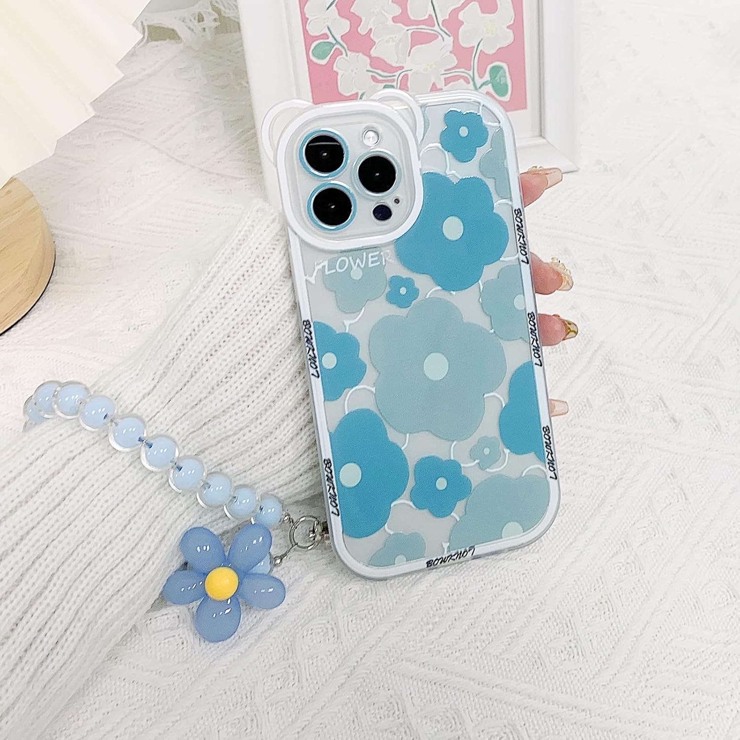 NITITOP Funda compatible con iPhone 12 Pro Max con bonita pulsera de flores, funda transparente para lente de cámara de oso floral para mujeres y