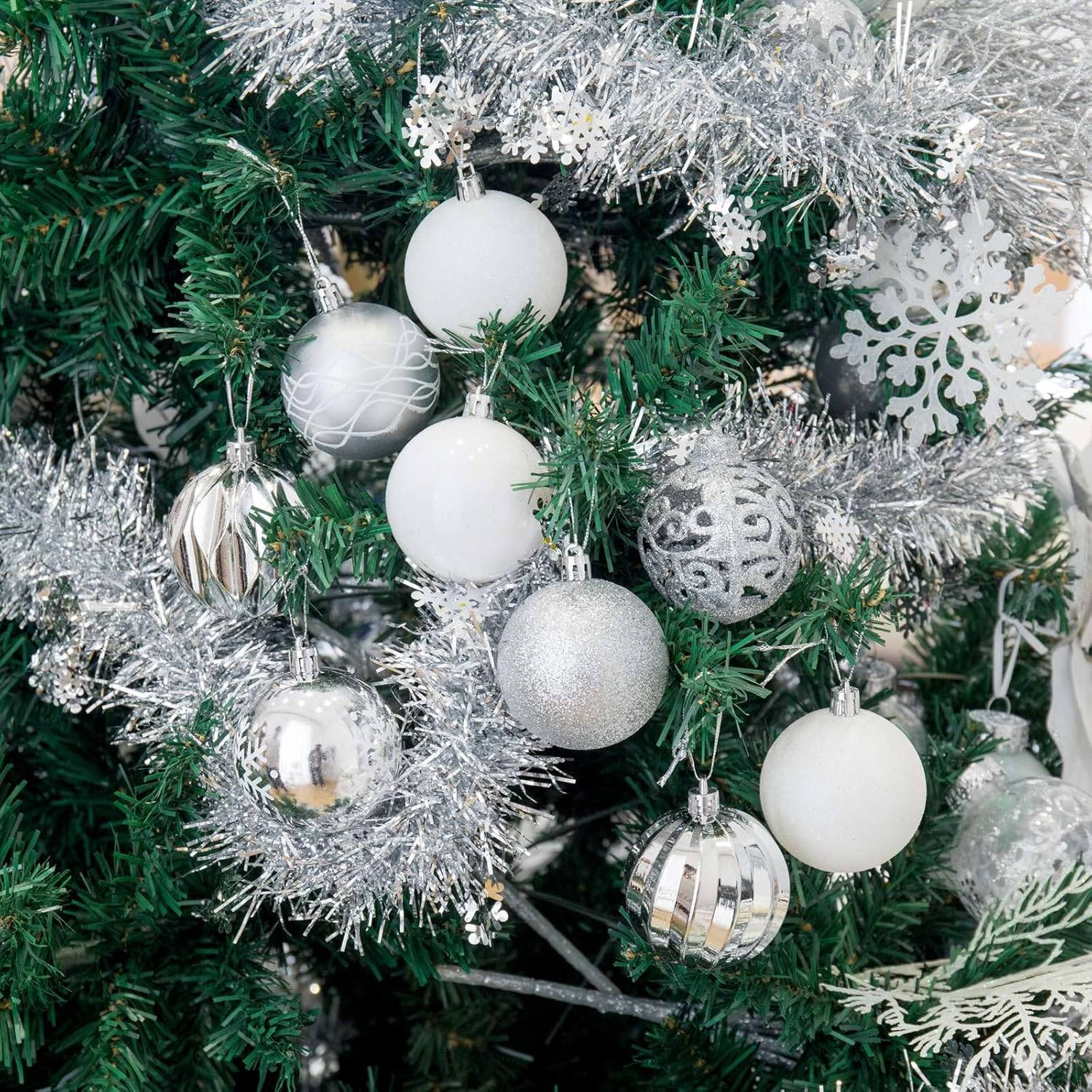 SY CRAFT Juego de 86 adornos de copos de nieve de bola de Navidad inastillables colgantes, con paquete de regalo de mano para decoración de árbol de