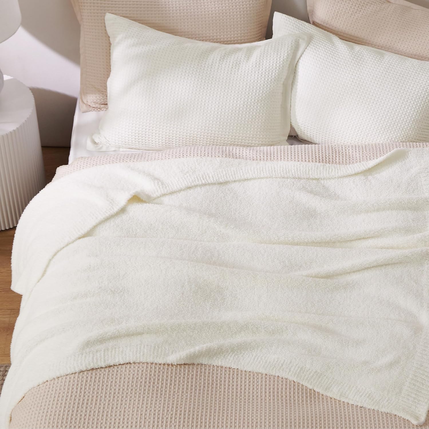 Bedsure Manta de punto súper suave, cálida y acogedora, reversible, color crema, manta ligera de felpa mullida para sofá, cama (50 x 60 pulgadas)