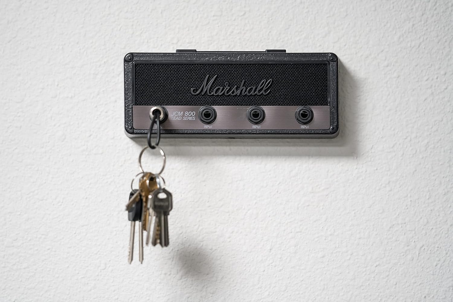 Soporte para llaves de amplificador de guitarra con licencia Marshall Stealth Jack, incluye 4 llaveros de enchufe de guitarra y 1 kit de montaje en