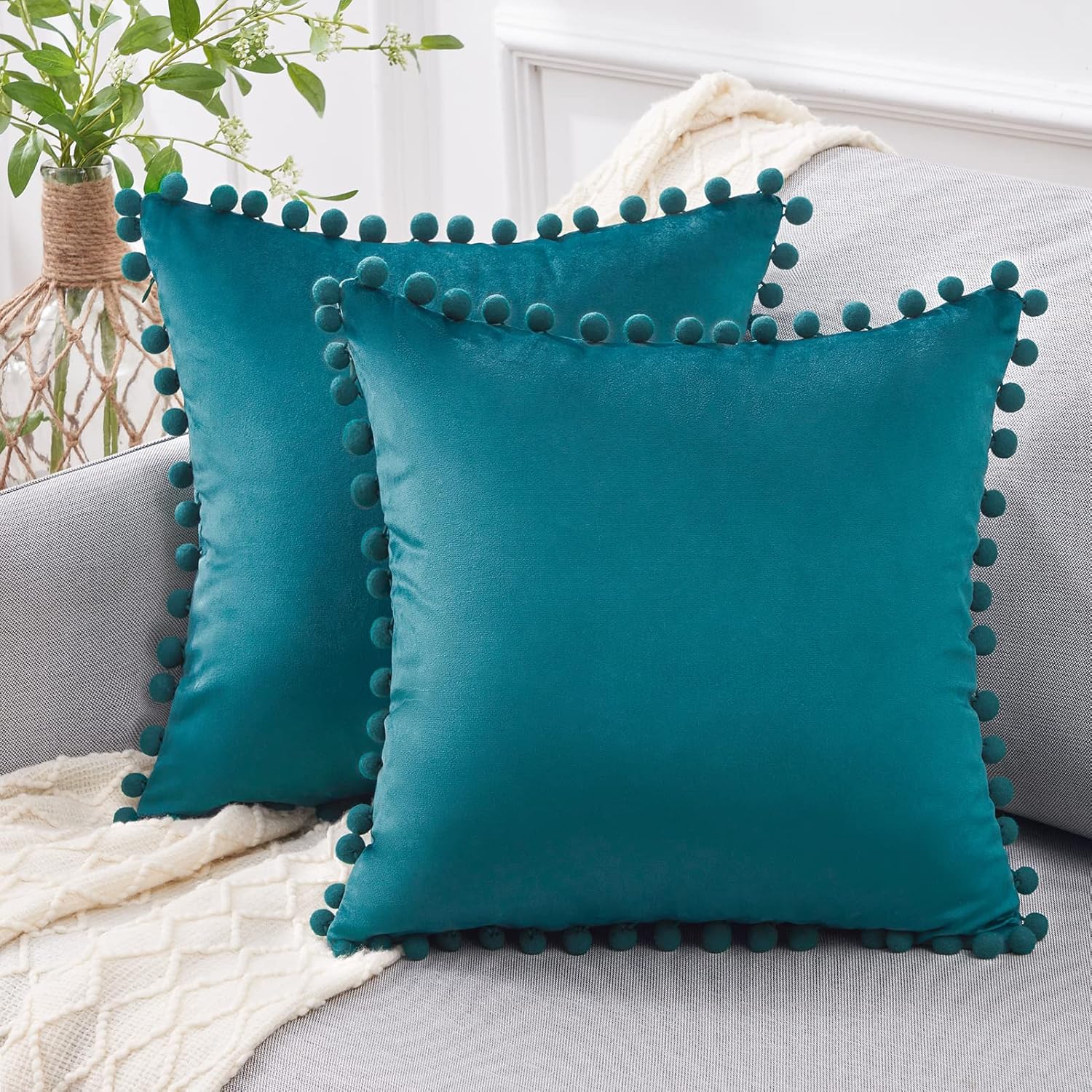 Top Finel juego de 2fundas de almohada decorativas con pompones, de terciopelo suave, lisas, para el sofá y la cama, 20 x 20pulgadas, verde azulado