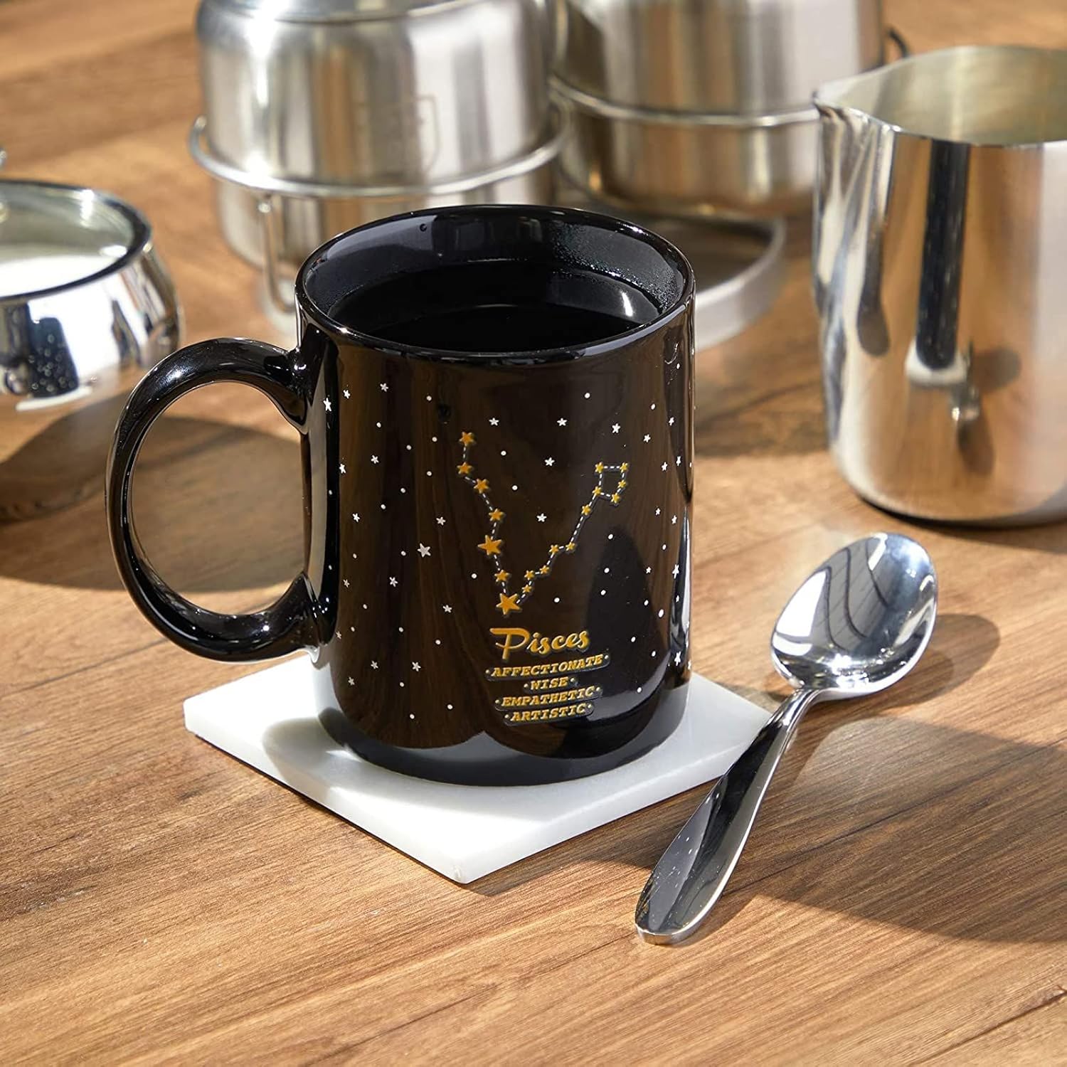 Okuna Outpost Taza que cambia de color de 11 onzas con diseño de signo astrológico del zodiaco de Piscis (negro)