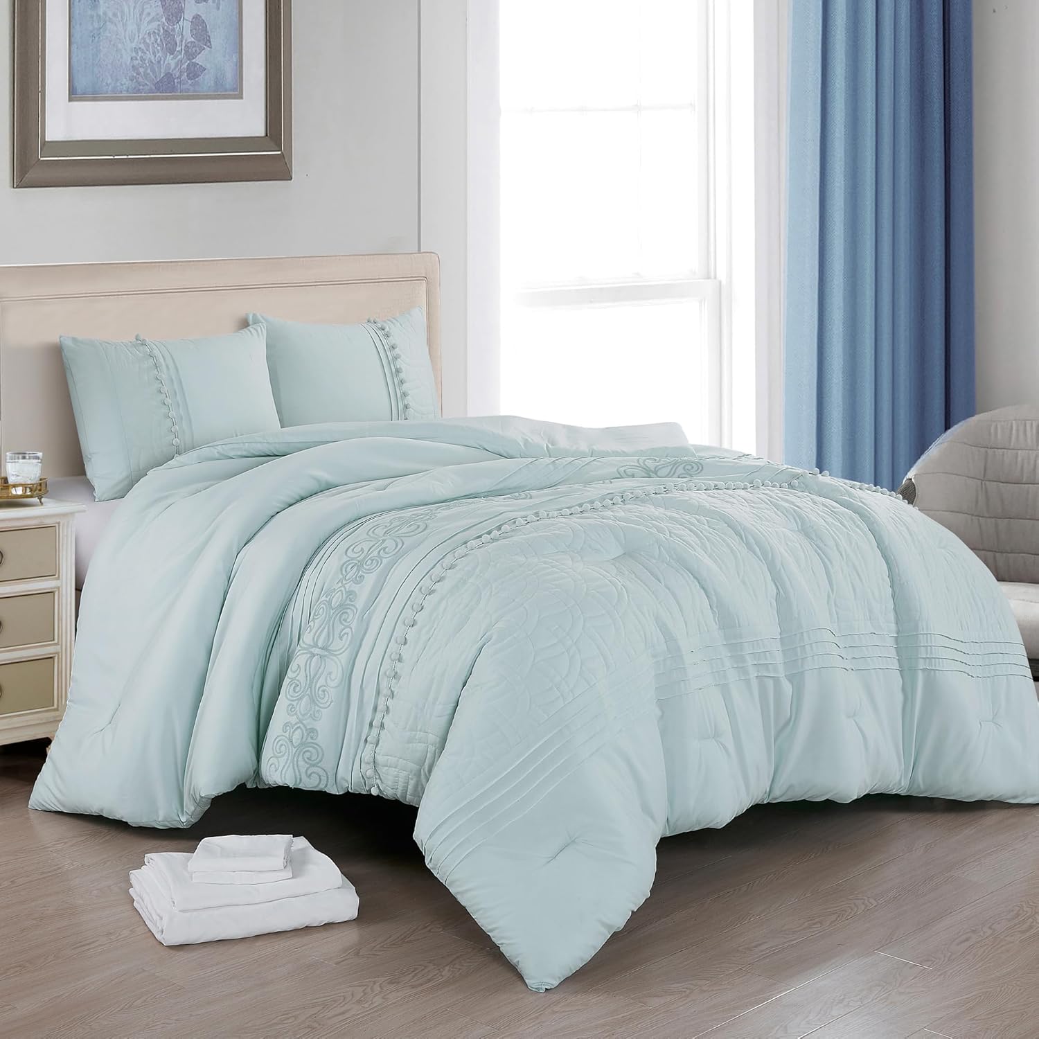 Chezmoi Collection Athena Bed in a Bag – Juego de edredón de 7 piezas de felpilla bordada con pompones y sábanas para todas las estaciones, Queen,