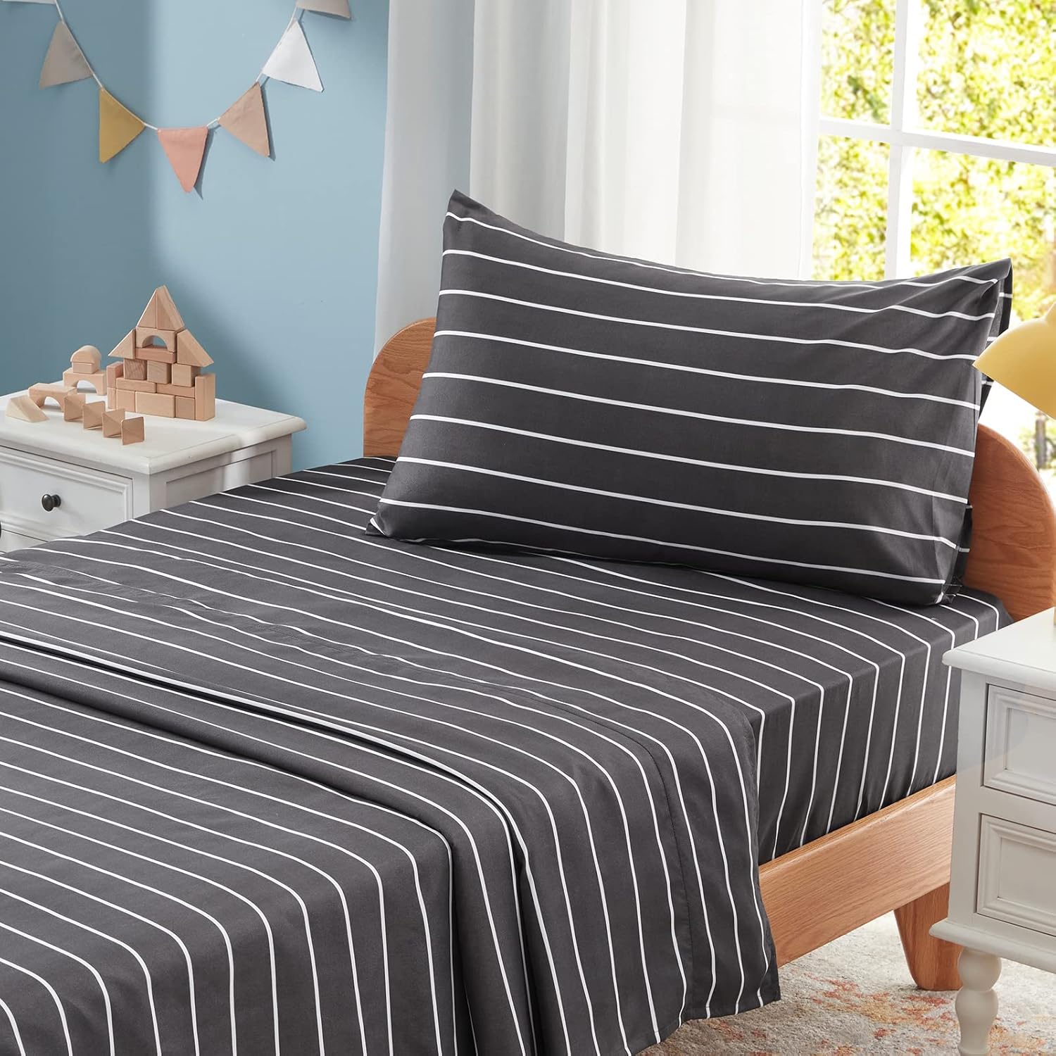 Homiest Juego de sábanas de microfibra de 4 piezas en blanco y negro, tamaño matrimonial, sábanas de rayas horizontales, lindo juego de ropa de cama