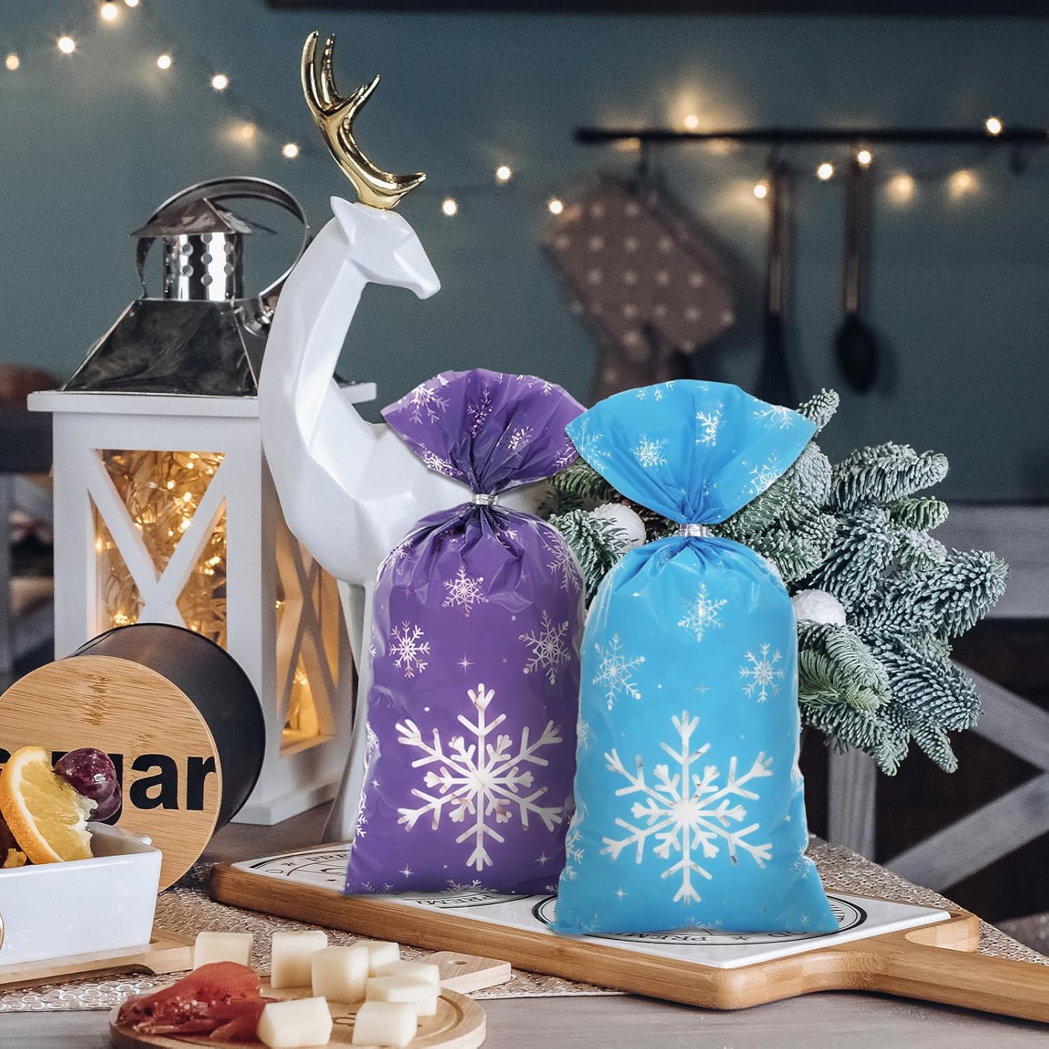 Whaline 150 bolsas de celofán de Navidad, color rosa, azul, morado, copo de nieve, caramelos, galletas, bolsas de plástico con lazos giratorios