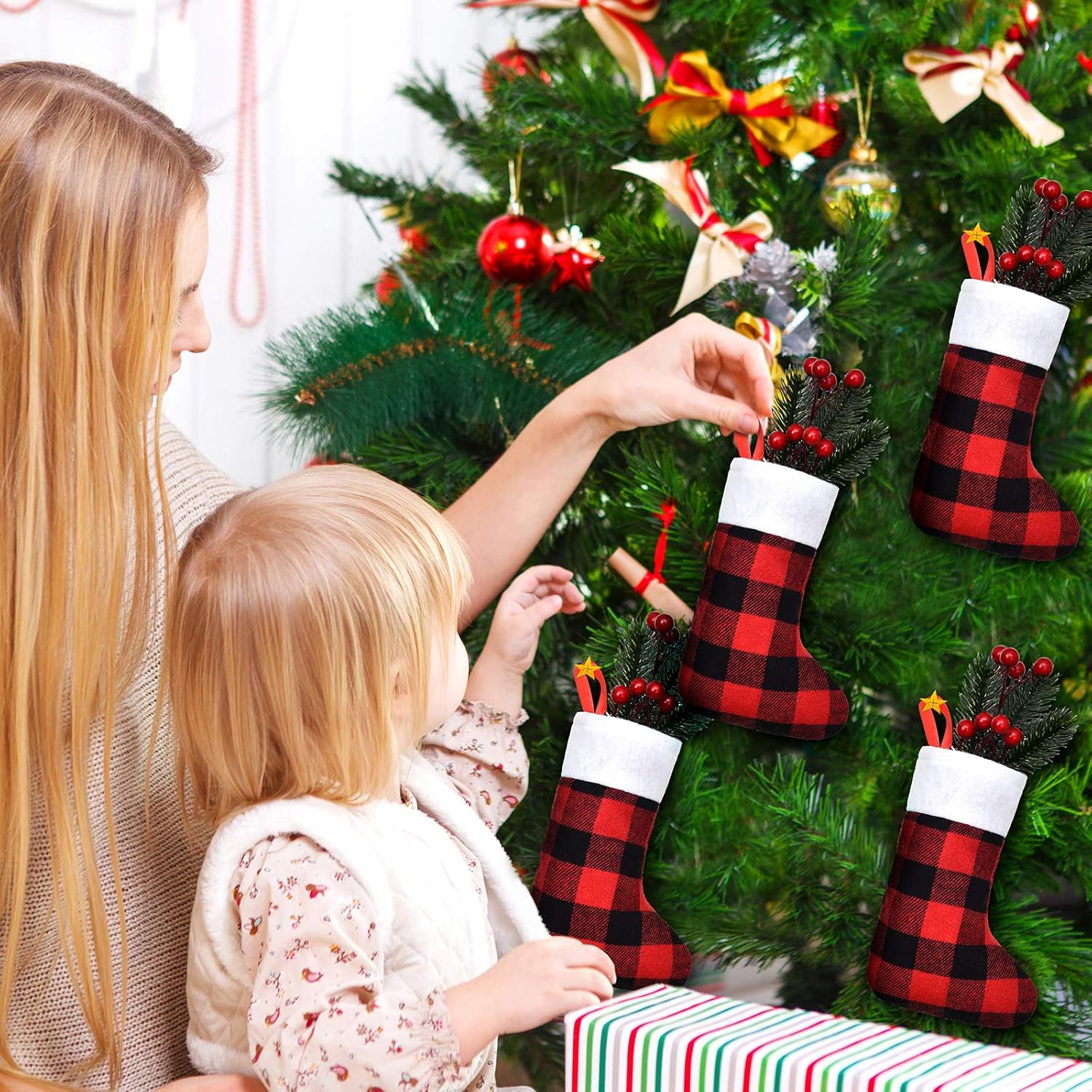 Skylety 24 medias de Navidad en puño de felpa a granel, calcetines pequeños de Navidad a cuadros, calcetines rústicos para chimenea, medias