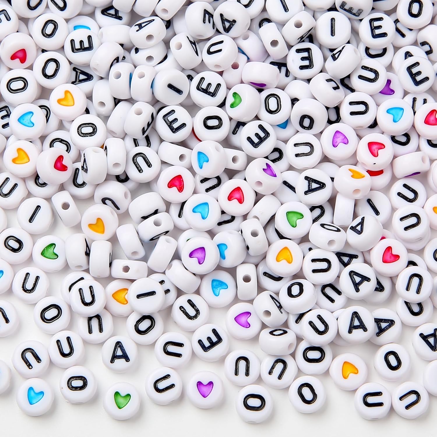 CYEENUT – 600 cuentas de letras vocales de colores, cuentas de letras redondas de 0.157 x 0.315 pulgadas, cuentas del alfabeto, pulseras de amistad,