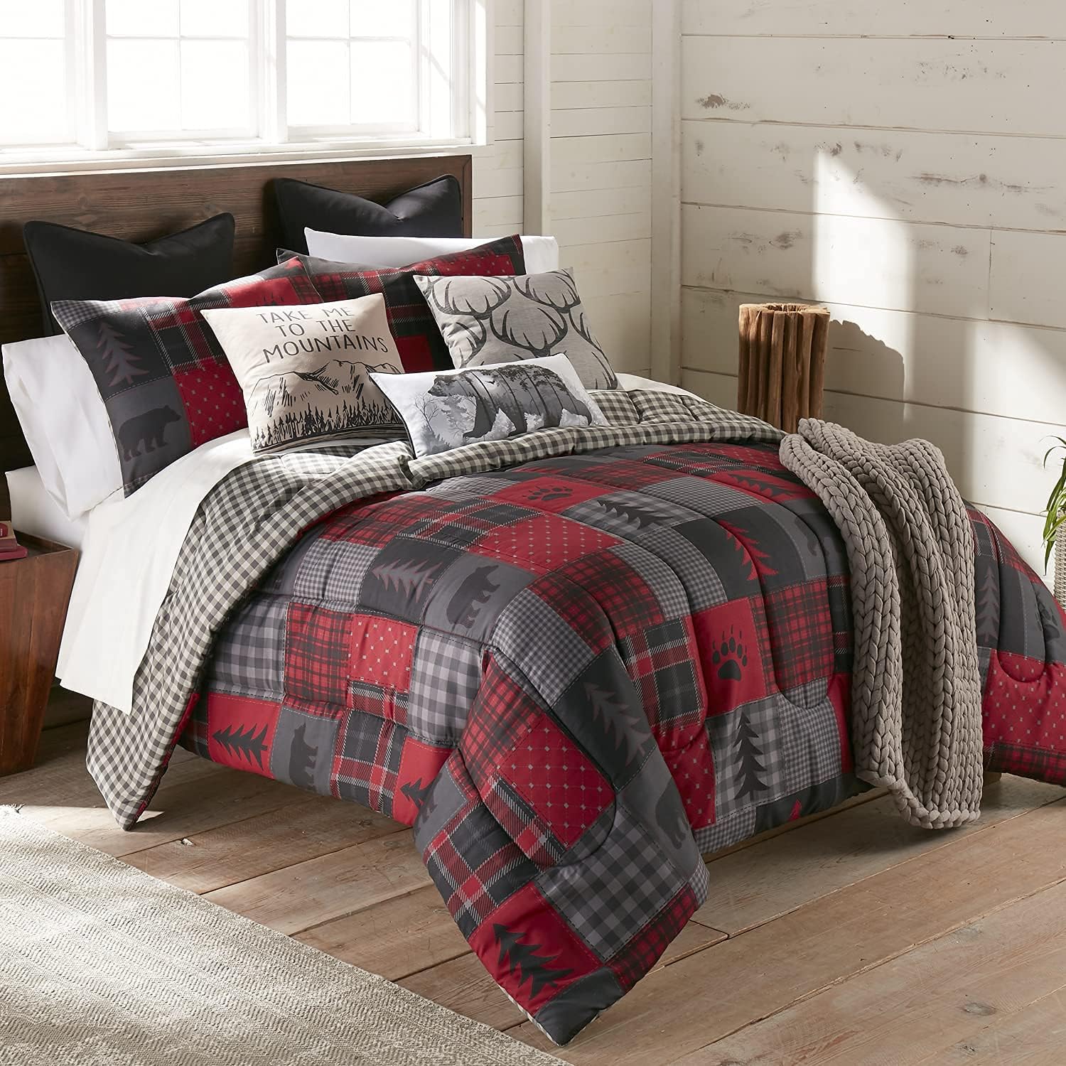 Donna Sharp Juego de edredón Queen  Juego de 3 piezas  Bosque Rojo  Edredón Queen y dos fundas de almohada estándar  Lavable a máquina