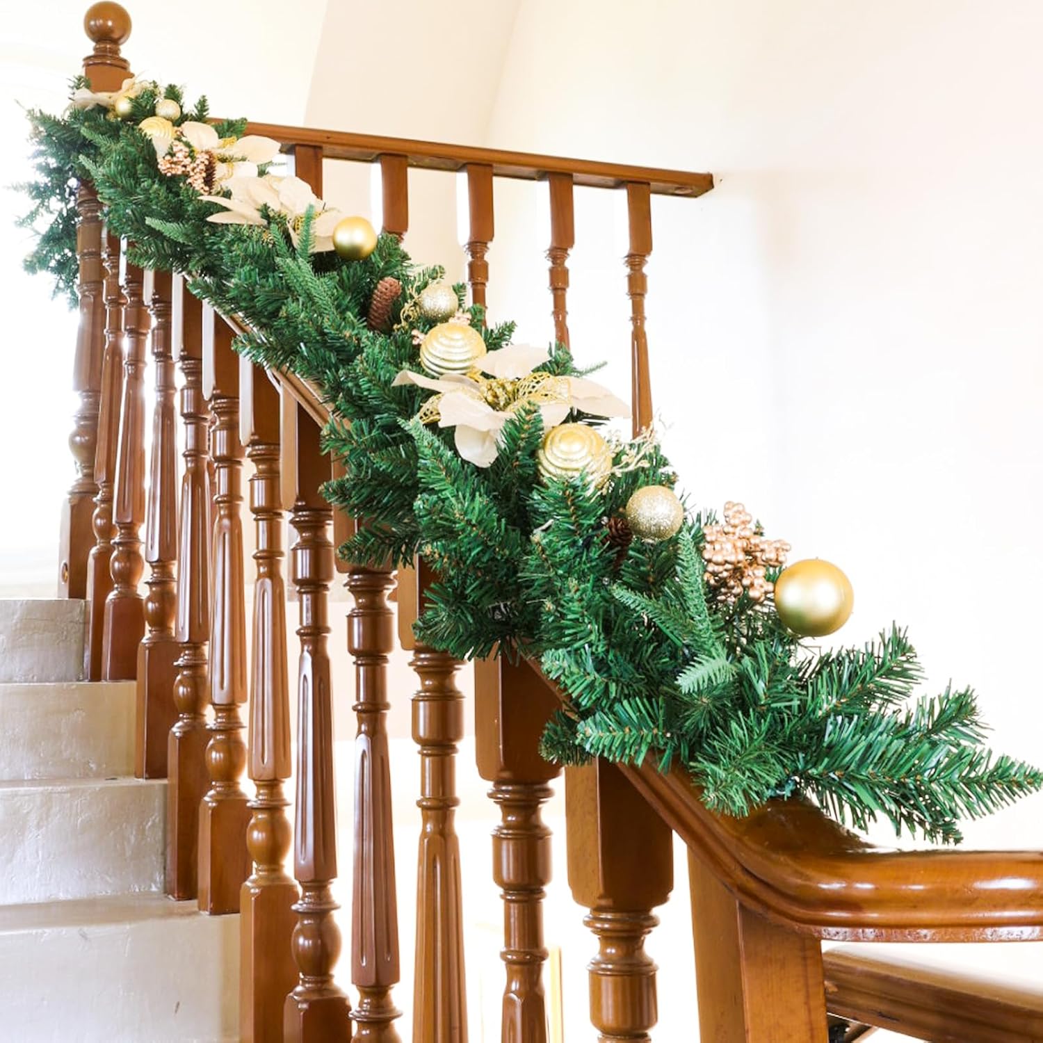 Joyhalo Guirnalda de Navidad de 9 pies con luces que funciona con pilas, guirnalda de Navidad preiluminada para exteriores, guirnalda de Navidad