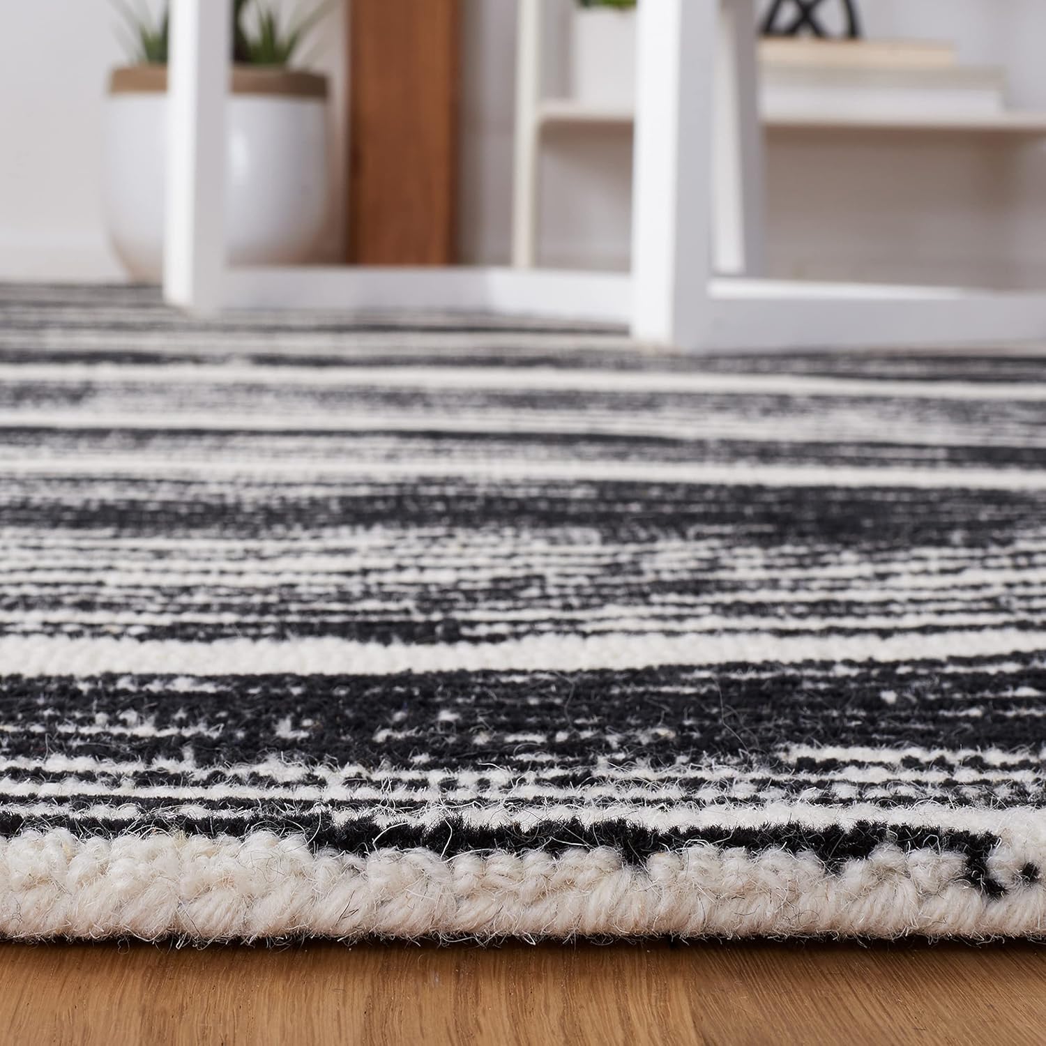 SAFAVIEH Metro Collection MET995Z – Alfombra hecha a mano de lana de alta calidad, 8 x 10 pies, color negro marfil