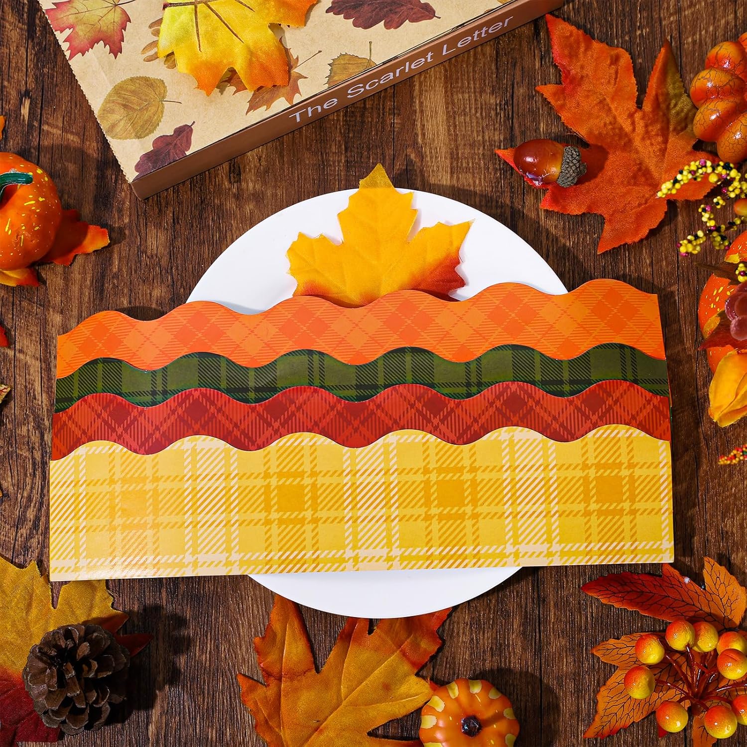 AnyDesign Tablero de anuncios a cuadros de otoño de 79 pies, con bordes autoadhesivos, naranja, verde, amarillo, rojo, borde a cuadros, borde de