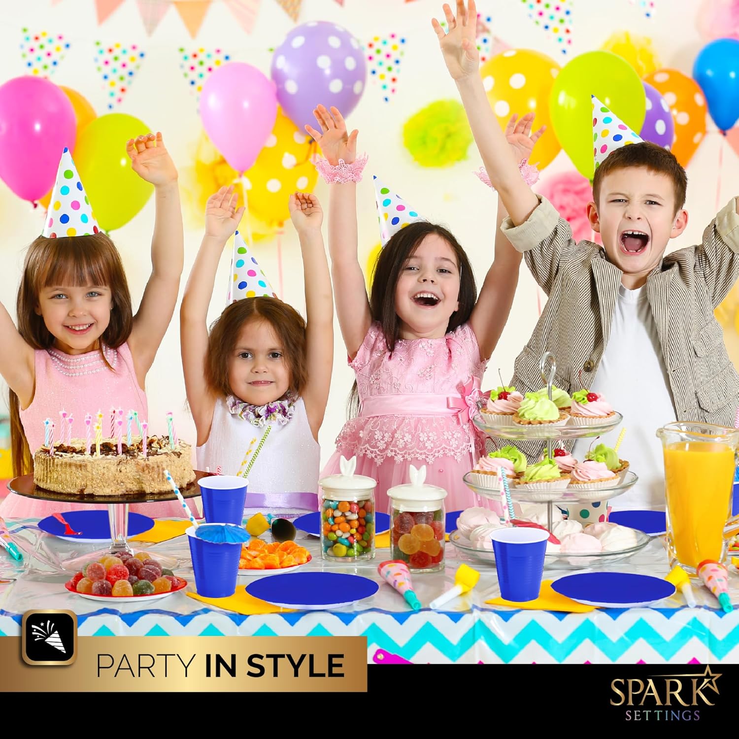 SparkSettings Juego de suministros de fiesta azul real, platos de papel, vasos de plástico, tenedores, cuchillos, cucharas, servilletas, mantel para