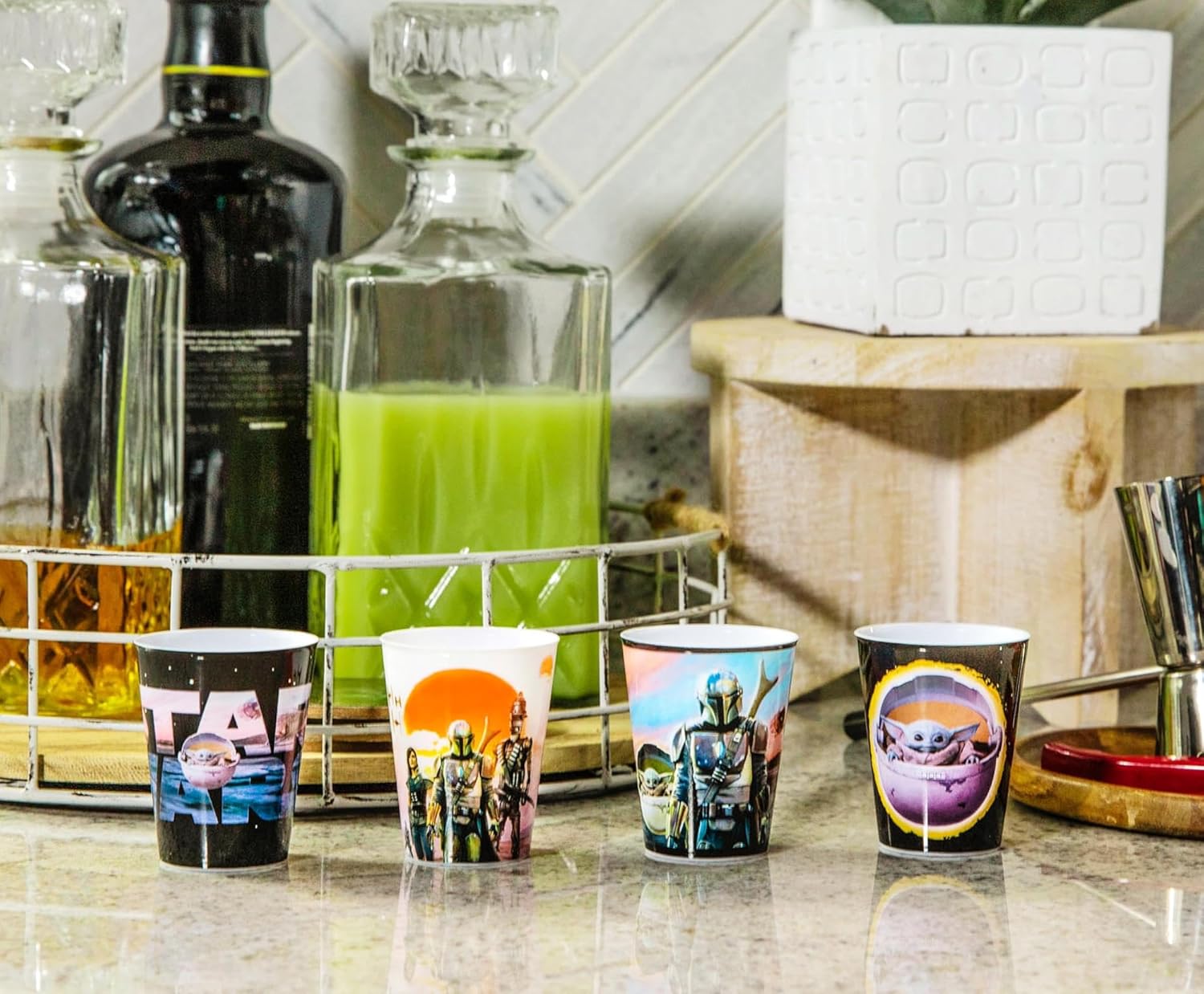 STAR WARS The Mandalorian – Mini tazas de plástico de 1.5 onzas  Juego de 4