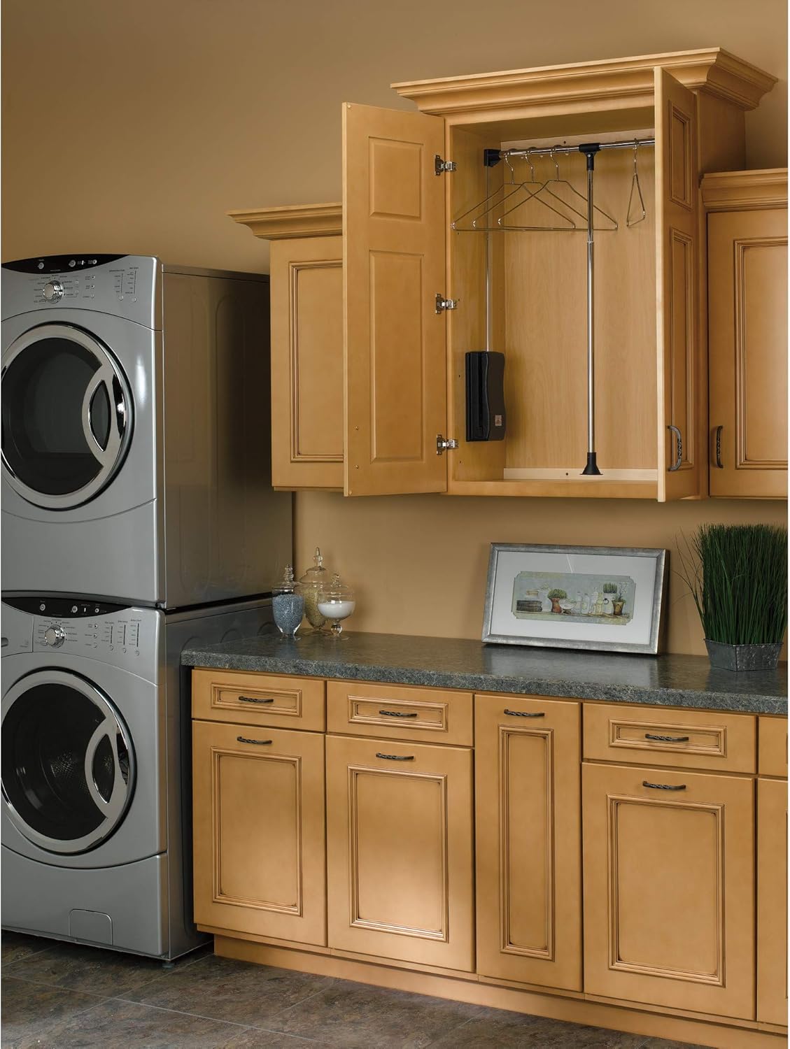 Barras de closet ajustables y abatibles, marca Rev-A-Shelf