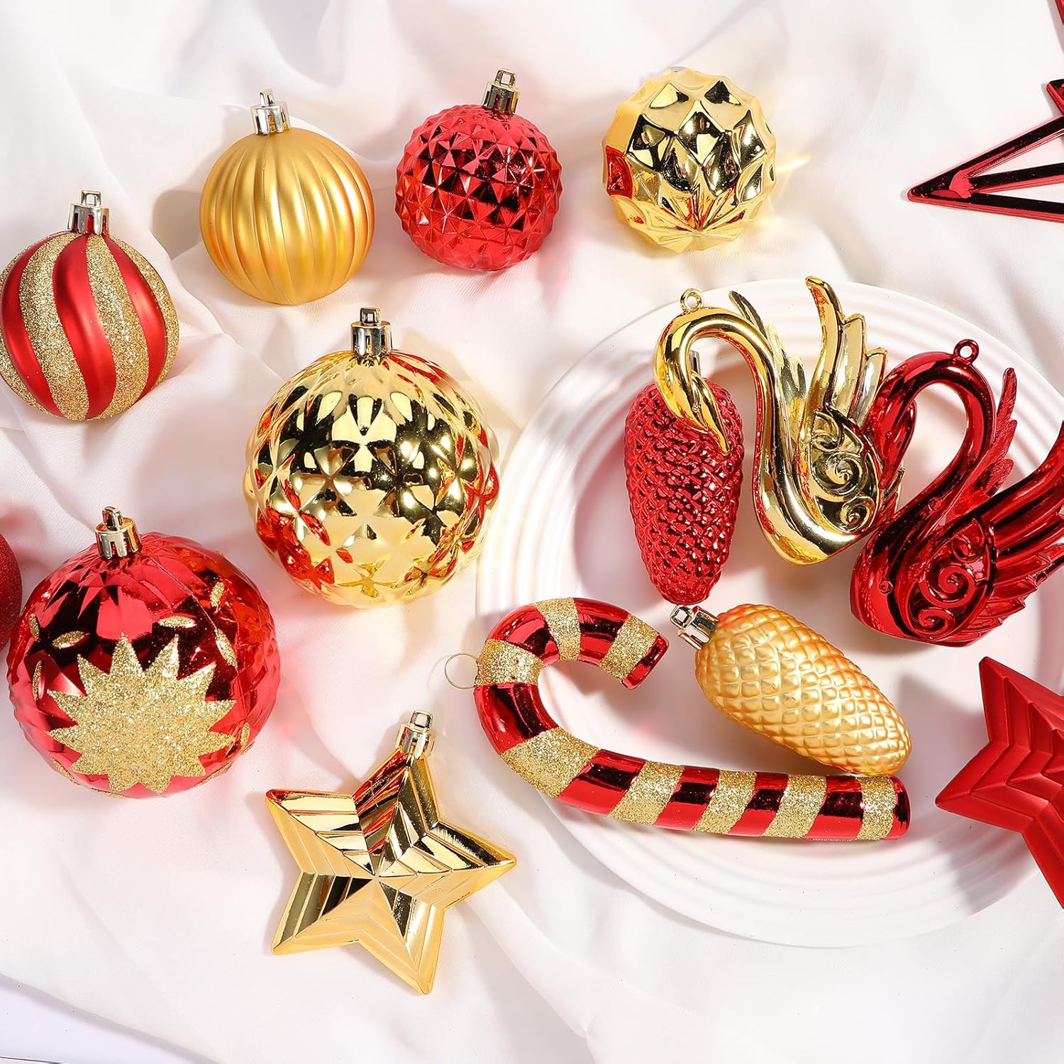 Alupssuc Juego de 128 adornos de bolas de Navidad, bolas de plástico inastillables, flores de Navidad, cinta y adorno para árbol de Navidad,