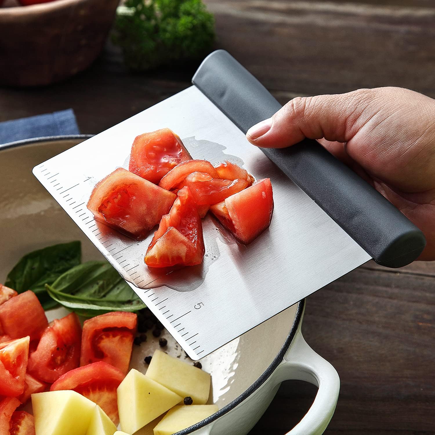 Spring Chef Raspador de banco gris  Herramienta de corte de masa de acero inoxidable con cuenco raspador de repostería para pizza, pan, pastel,