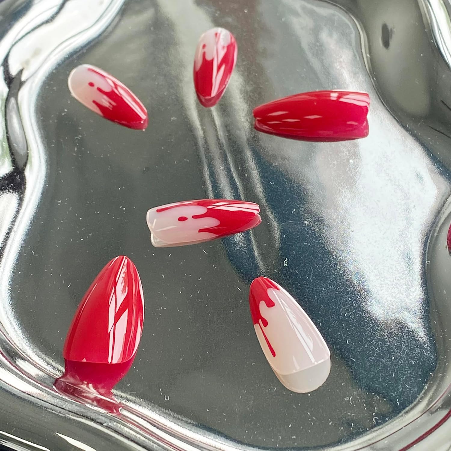 Uñas postizas a presión de Halloween, uñas postizas de almendra, cobertura completa, uñas postizas rojas con diseños de gotas de sangre, punta