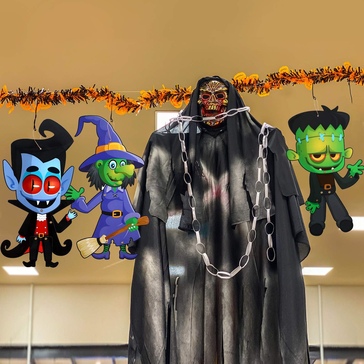 Sumind 4 juegos de decoración divertida de Halloween para fiesta de Halloween, figuras articuladas, colgador de puerta de Halloween, carteles