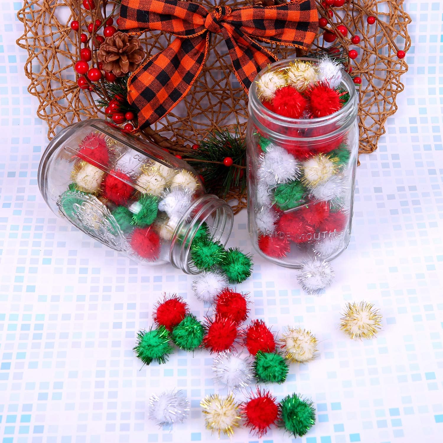 Cooraby 200 pompones de Navidad con purpurina de colores surtidos para suministros de manualidades (0.787 pulgadas)