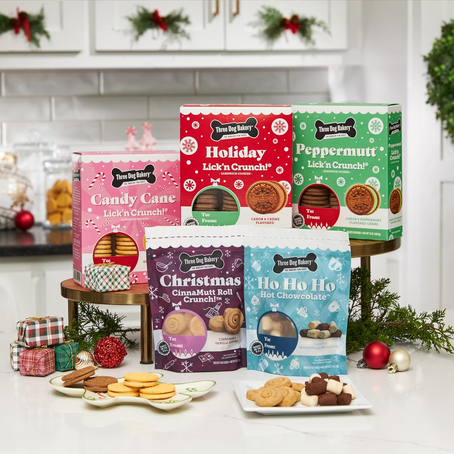 Three Dog Bakery Lick’n Crunch! Galletas de sándwich navideñas, sabor a algarroba y crema roja, golosinas prémium para perros, 13 onzas cada una