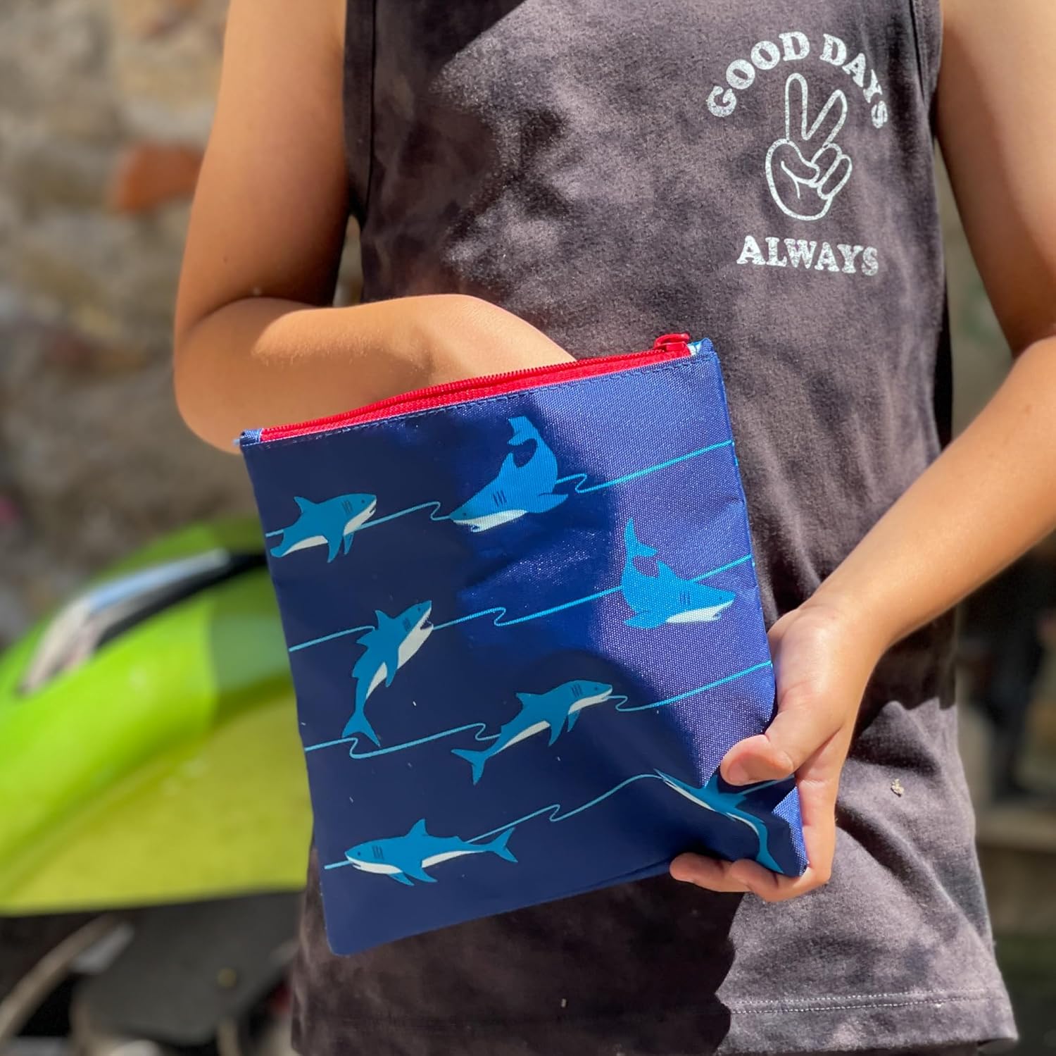 Yumbox Bolsas de tela reutilizables para sándwiches y aperitivos (paquete de 2) con estampados de tiburones atlánticos y monstruos divertidos para