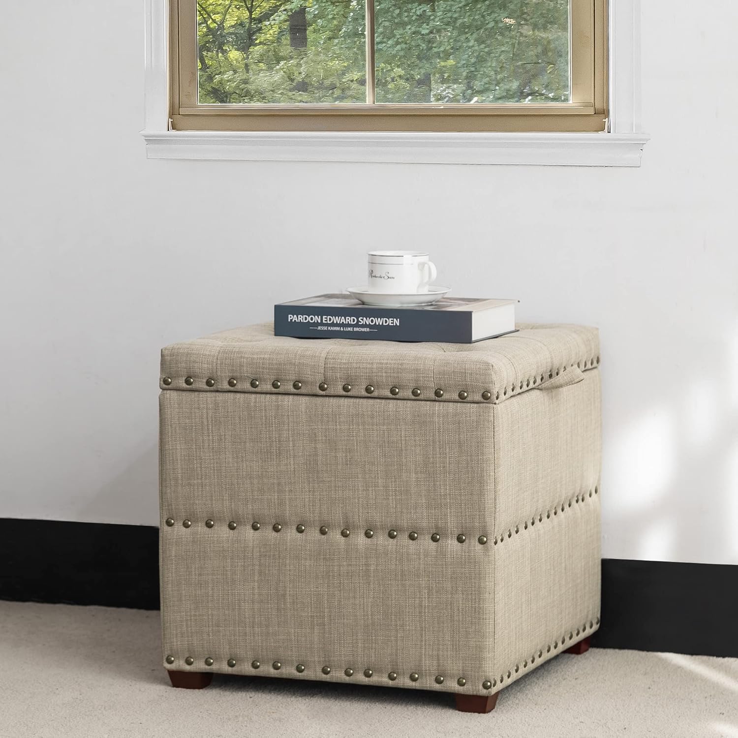 Adeco Taburetes otomanos de 18 pulgadas de alto, taburetes de lino beige con bandeja, taburete de tocador tapizado con patas de madera maciza