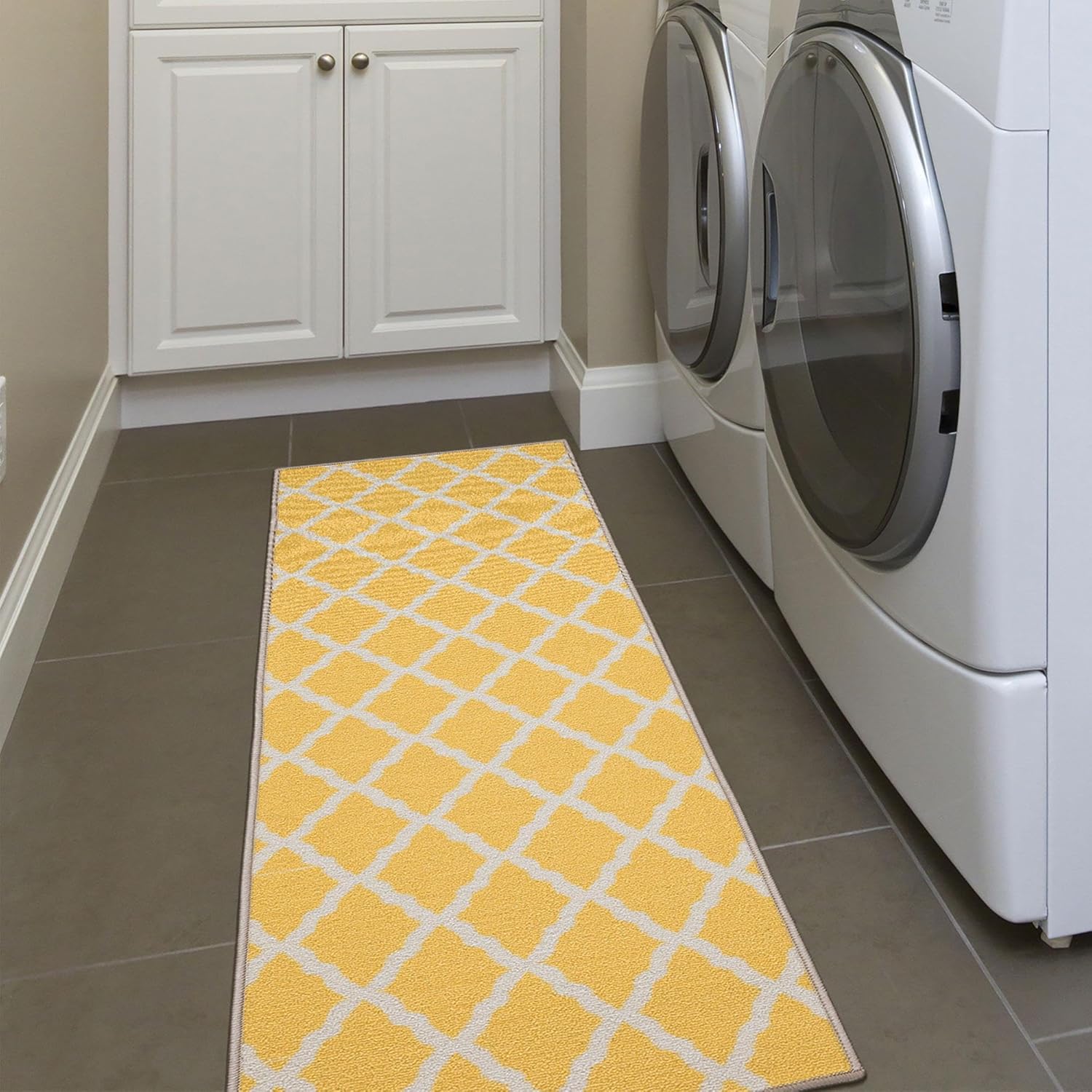 Ottomanson Glamour Collection – Tapete largo con diseño de enrejado marroquí y respaldo de caucho antideslizante para interiores, color amarillo,