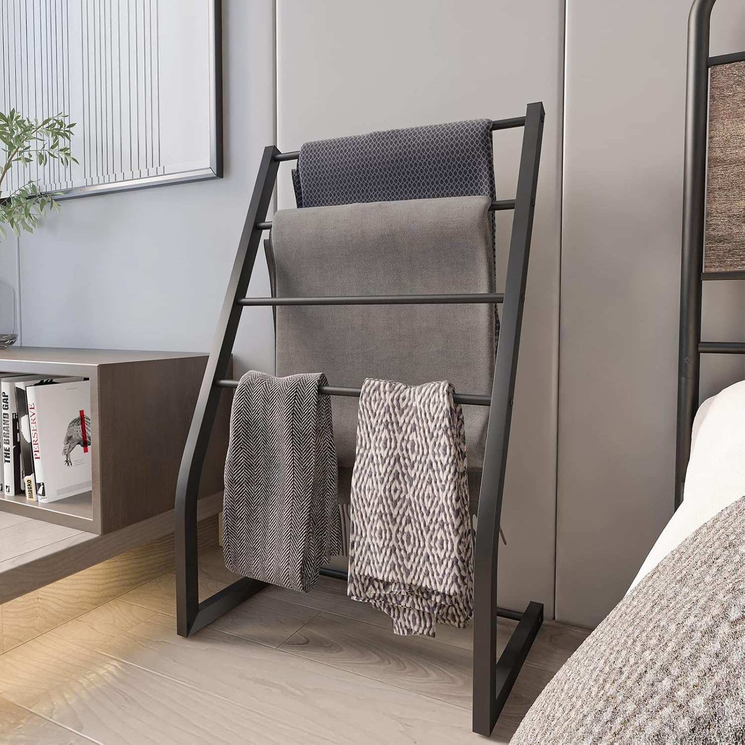 Toalleros para baño, toallero de pie independiente, toalleros de piscina al aire libre, soporte de toalla de metal de 4 niveles para baño, soporte
