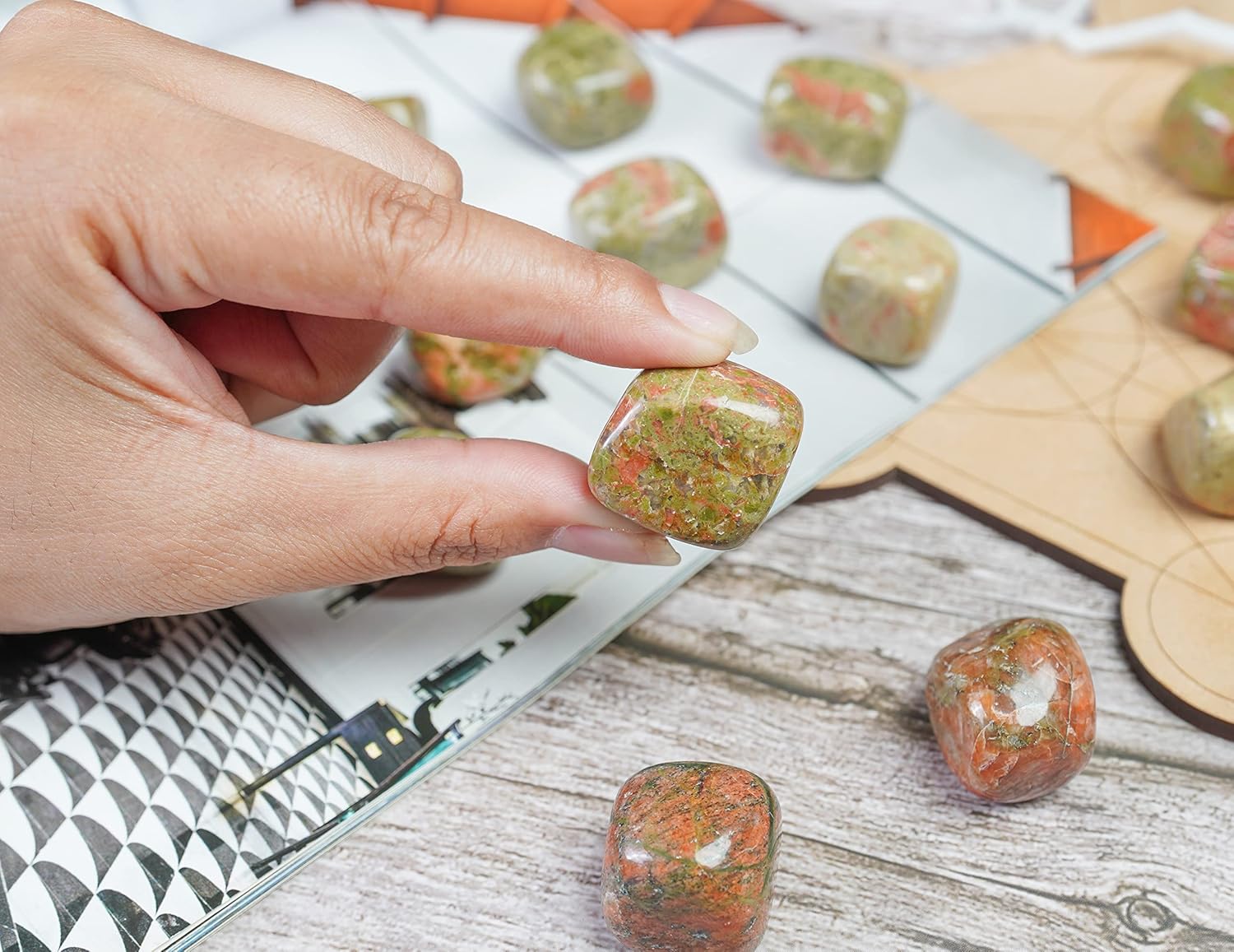 Crocon Más de 800 quilates, 13 piezas de piedras y cristales de unakita a granel para chakras, reiki, cristales de equilibrio curativo, piedras
