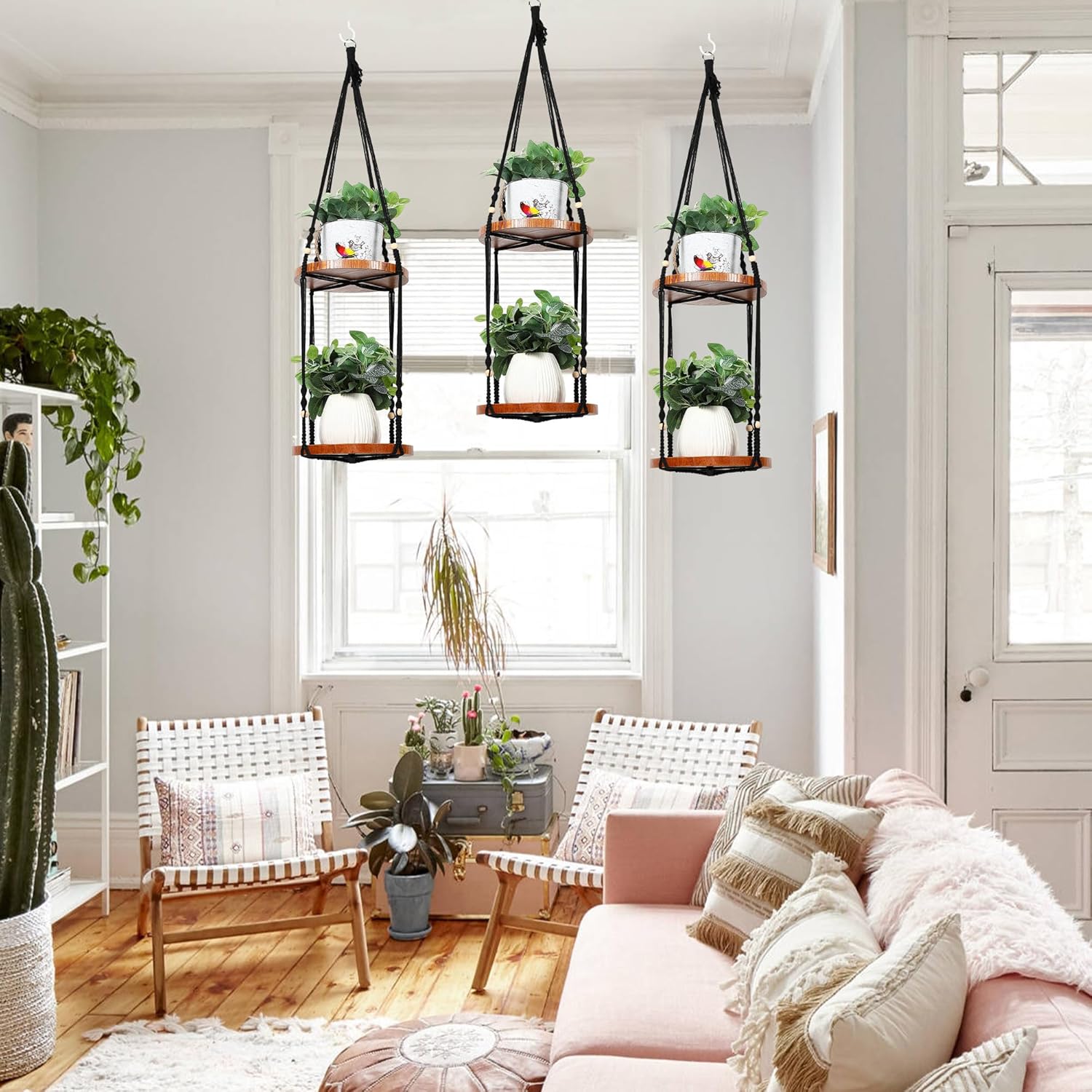 Hiboom Colgador de plantas de 2 niveles para interiores y exteriores, con 2 bandejas de madera maciza, estante colgante de macramé para decoración