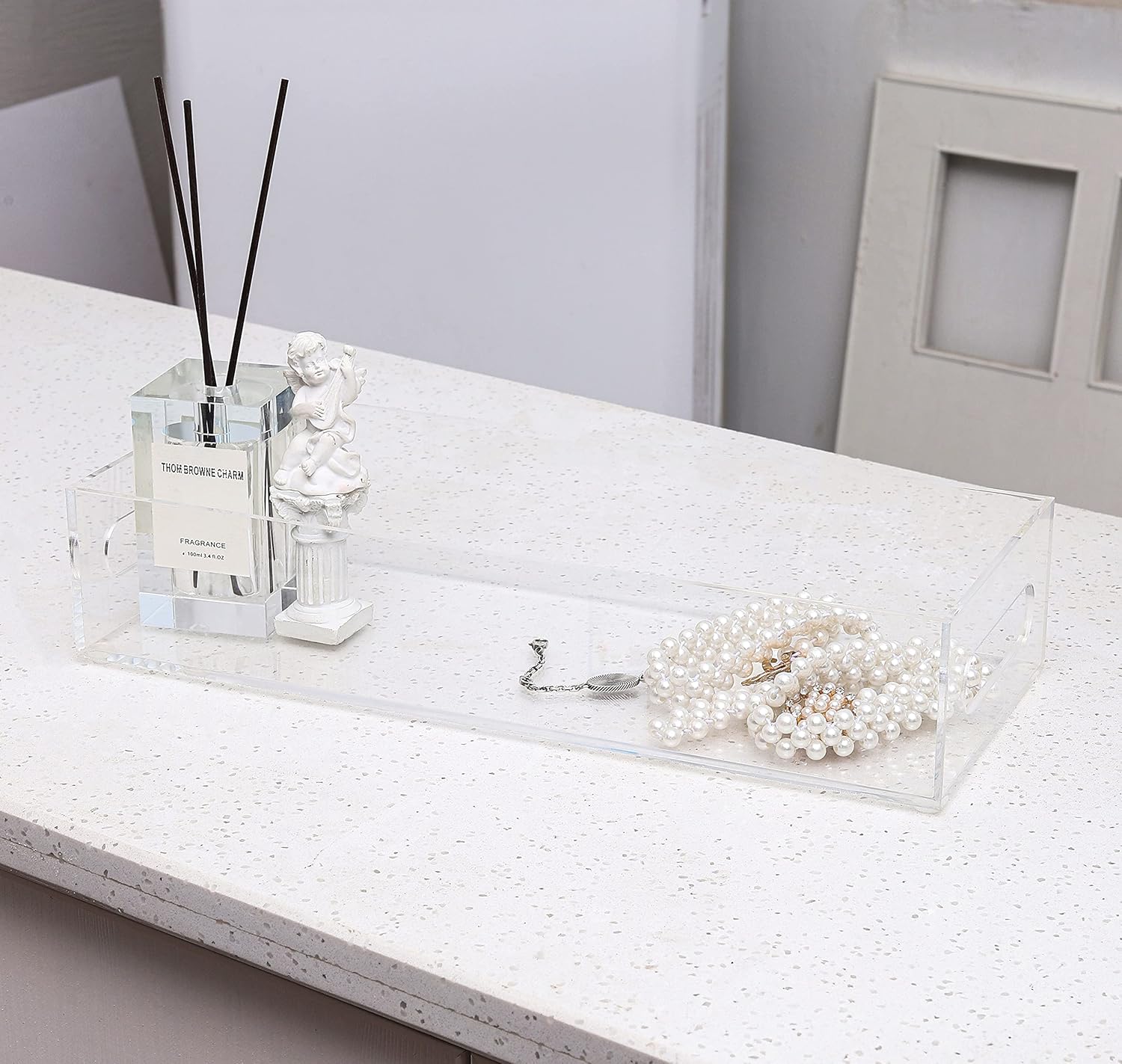 IEEK Cesta de papel higiénico, soporte de papel higiénico acrílico con bandeja de baño moderna con asa y alfombrillas antideslizantes para