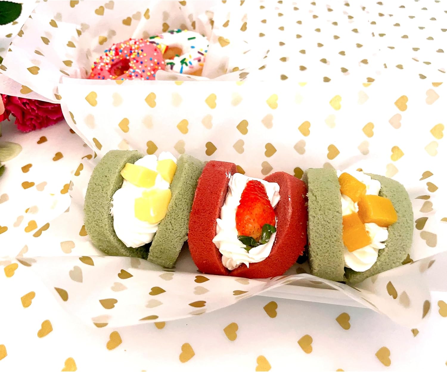 Suiwen 150 piezas de papel de cera de corazón dorado, papel de picnic para alimentos, papel de delicatessen a prueba de grasa, papel de hamburguesa