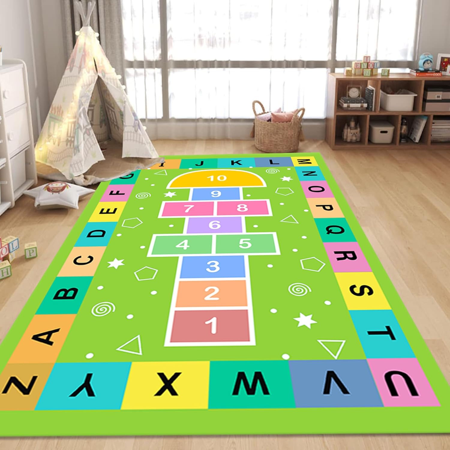 Hopscotch – Alfombra de juego de 4 x 5 pies, diseño colorido del alfabeto y geometría antideslizante, alfombra de juego para niños, alfombras