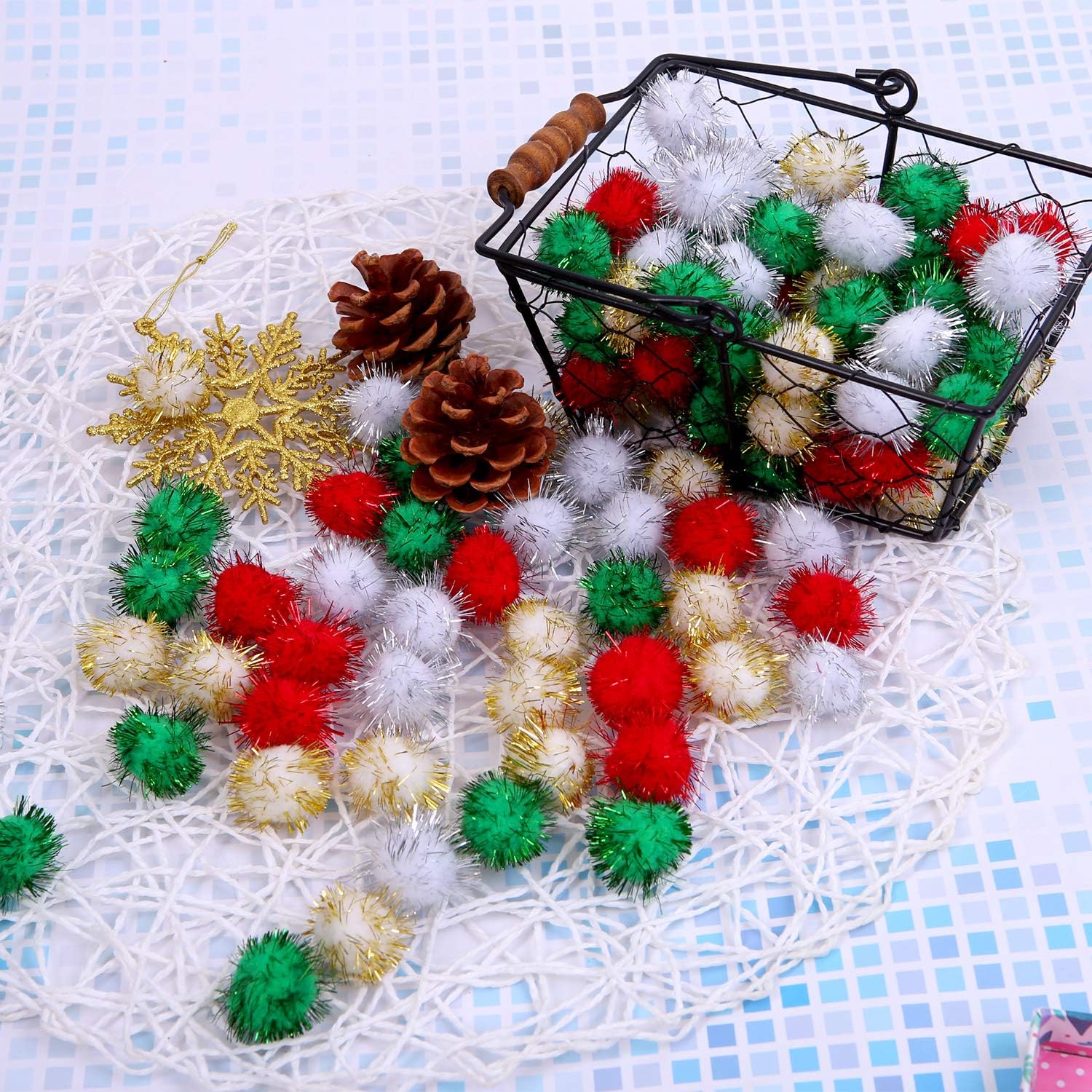 Cooraby 200 pompones de Navidad con purpurina de colores surtidos para suministros de manualidades (0.787 pulgadas)