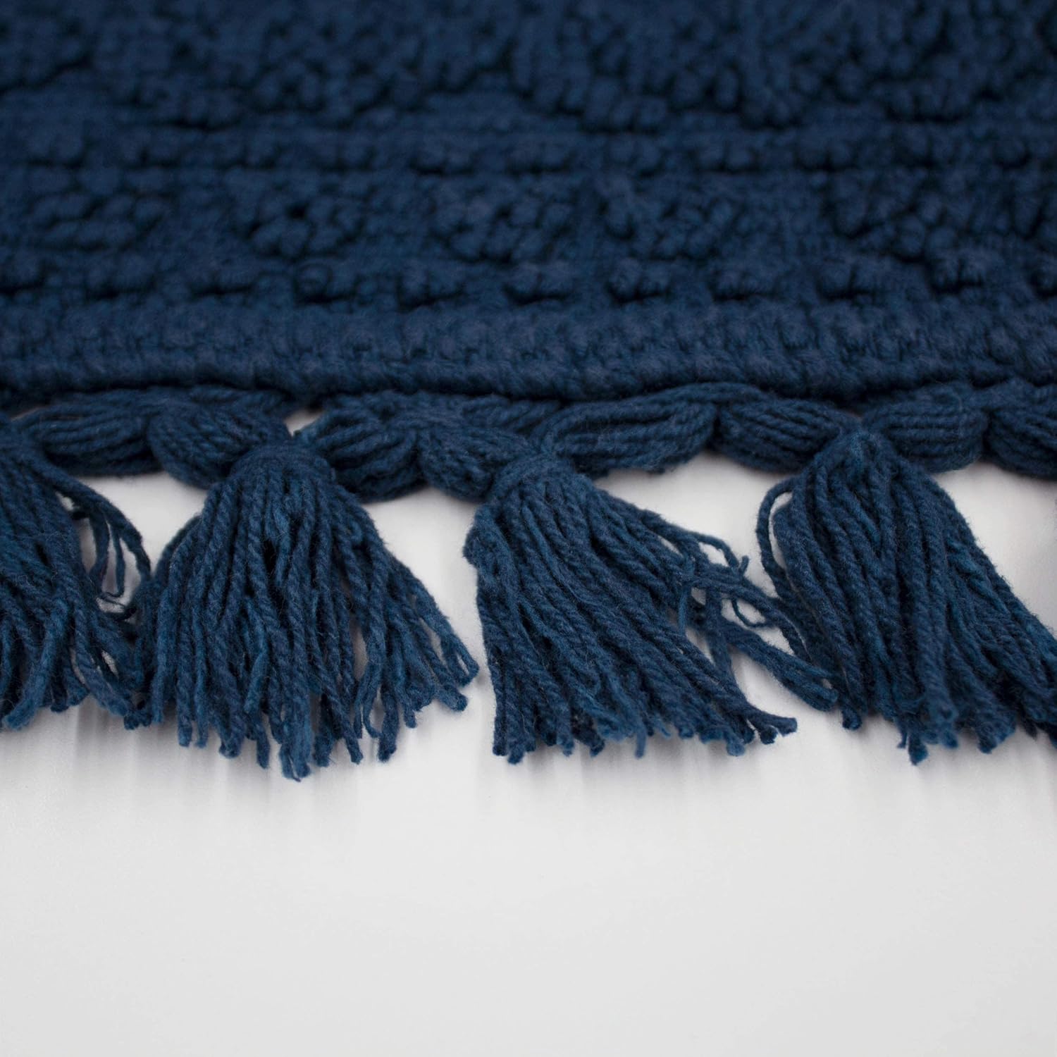 French Connection – Alfombra Nellore de baño con flecos