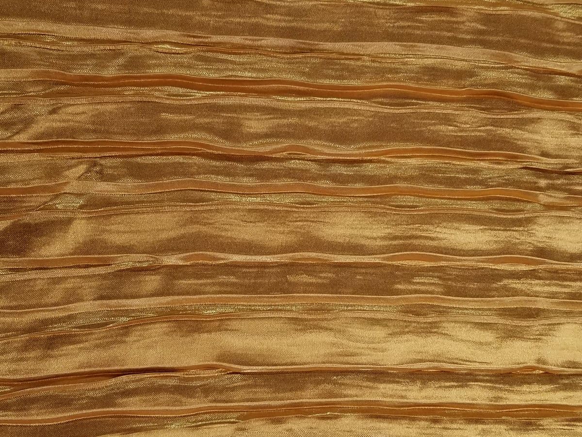 Tela de raso Italiano triturada en color dorado115″ Ampliase vende por el patio