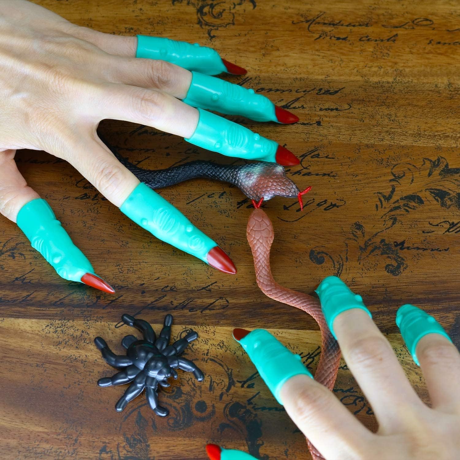 GiftExpress 24 dedos de bruja de Halloween, accesorios de disfraz de dedos de bruja marciana de 2.5 pulgadas, uñas postizas, juguete de dedos de