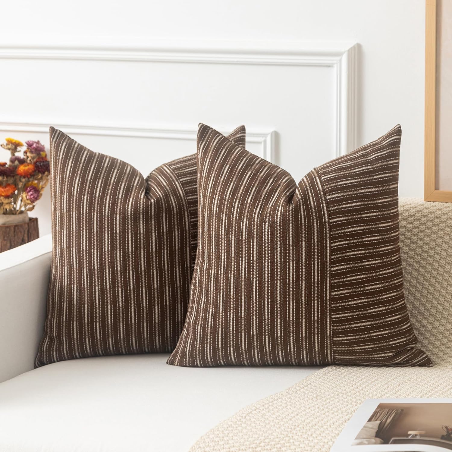 Kevin Textile – Juego de 2 fundas de cojín decorativas de lino a rayas marrón y beige de 20 x 20 pulgadas, fundas de cojín cuadradas modernas para