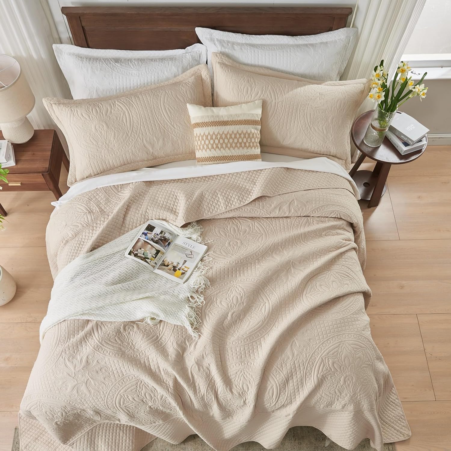 Qucover Colchas tamaño King de gran tamaño de 120 x 120 pulgadas, color beige, juego de edredón California King, colcha ligera de microfibra suave