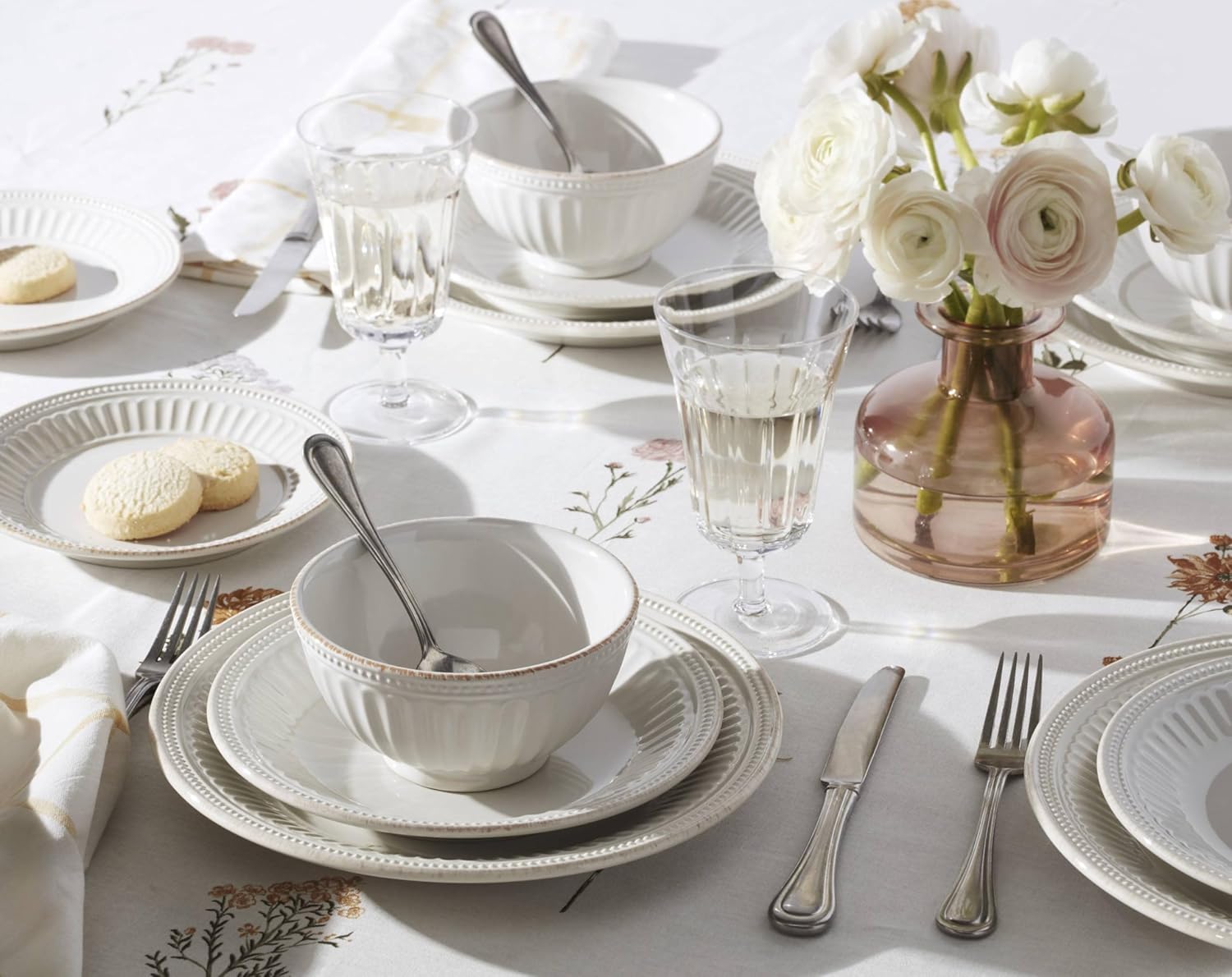 Lenox French Perle Groove – Juego de platos y cuencos de 12 piezas, 23.05 libras, color blanco