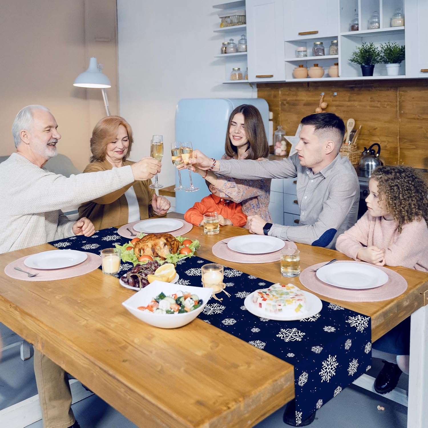 Camino de mesa navideño de copo de nieve de 72 x 13 pulgadas, decoración de mesa de arpillera de lino azul con patrón de nevadas blancas, decoración