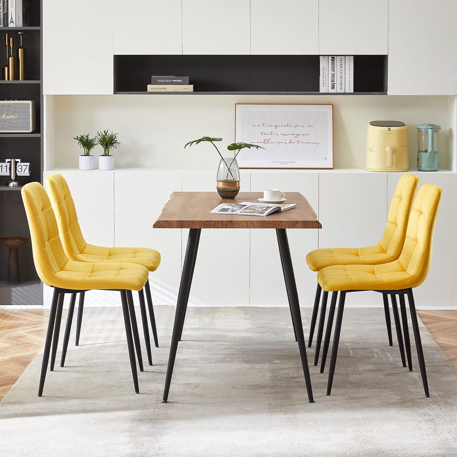 NORDICANA Juego de 4 sillas de comedor de terciopelo amarillo, modernas sillas auxiliares de comedor con patas de metal para cocina, sala de estar,