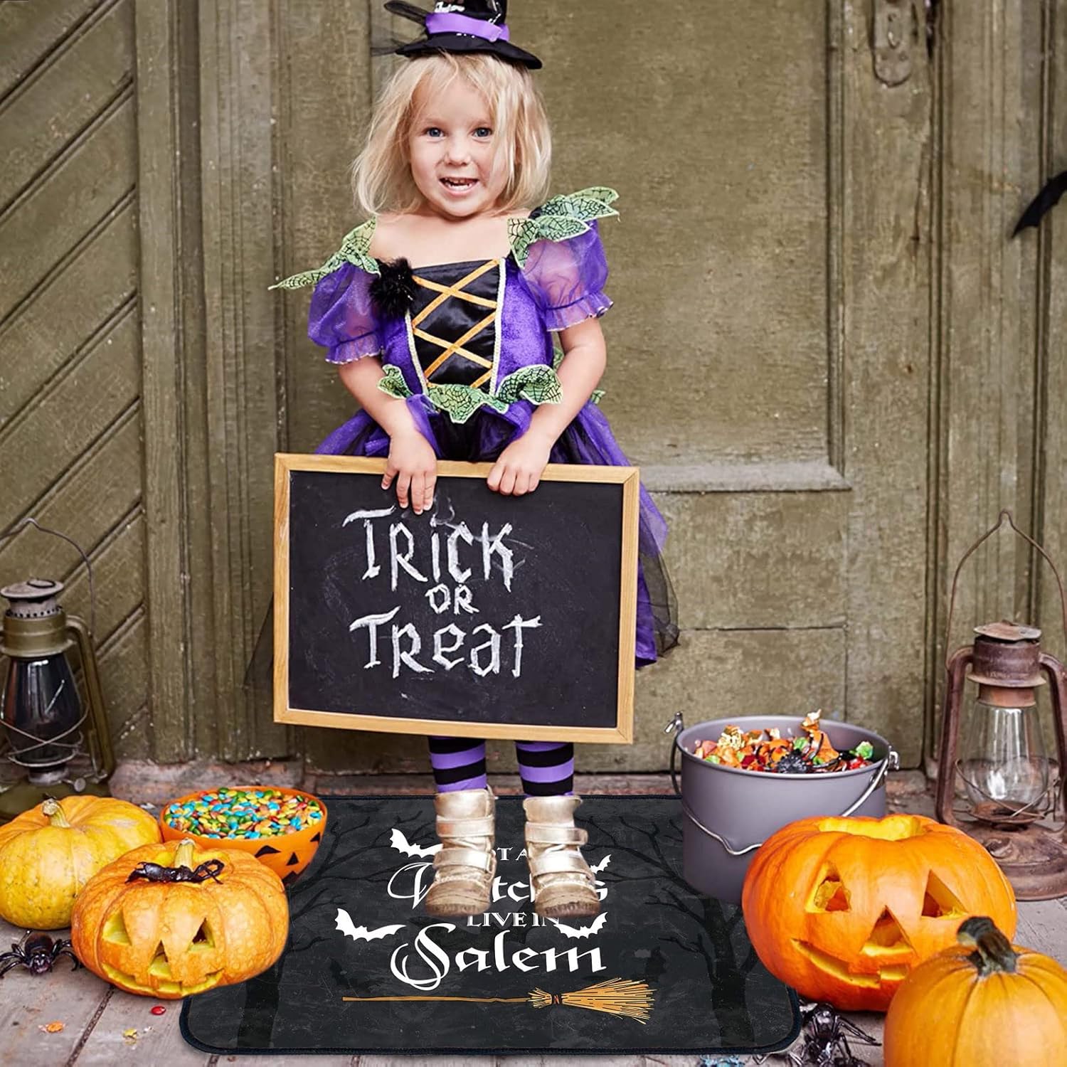 Tapete de Halloween para puerta de exterior e interior, tapete de bienvenida con texto en inglés “Not All Witch Live in Salem”, tapete divertido