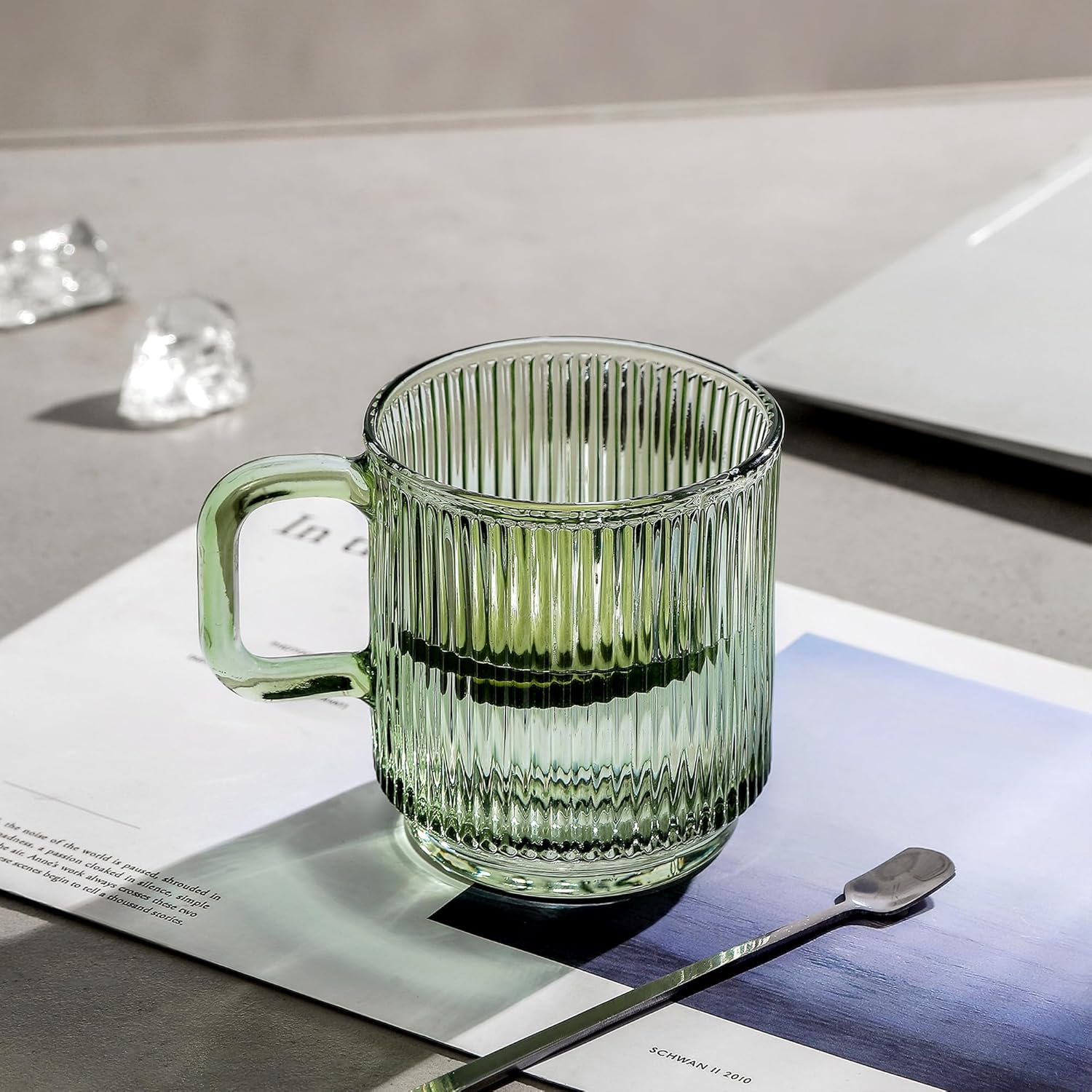 Lysenn Taza de café de vidrio con tapa, taza de té de vidrio clásica con rayas verticales de alta calidad, para leche, té, chocolate, jugo, agua,