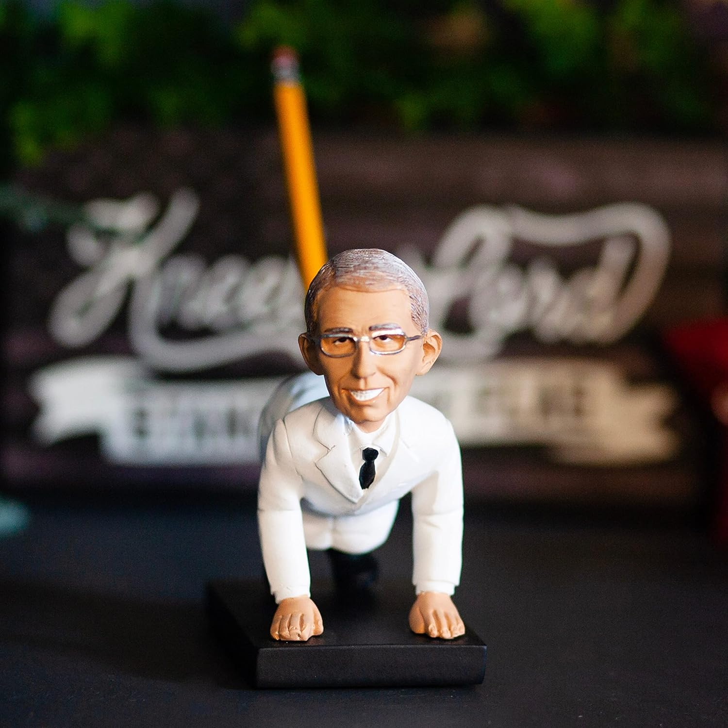 Pesky Patriot Dr. Anthony Fauci Bobblehead Portalápices Regalo de mordaza  Divertido anti Lord Fauci Idea de regalo novedosa para estadounidenses