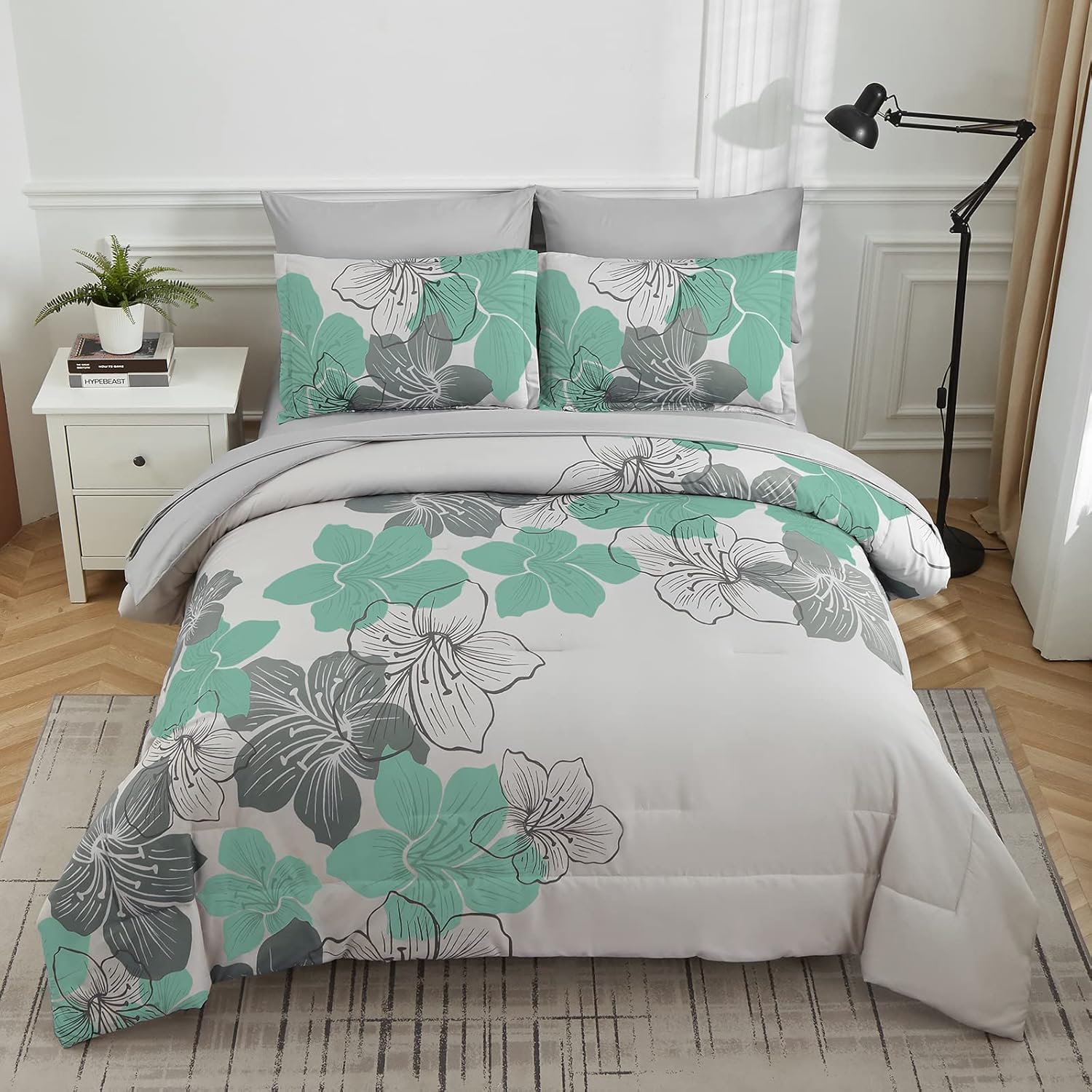 Luxudecor Juego de edredón floral tamaño King, edredón de microfibra suave con patrón floral verde, 7 piezas en una bolsa (1 edredón, 2 fundas de